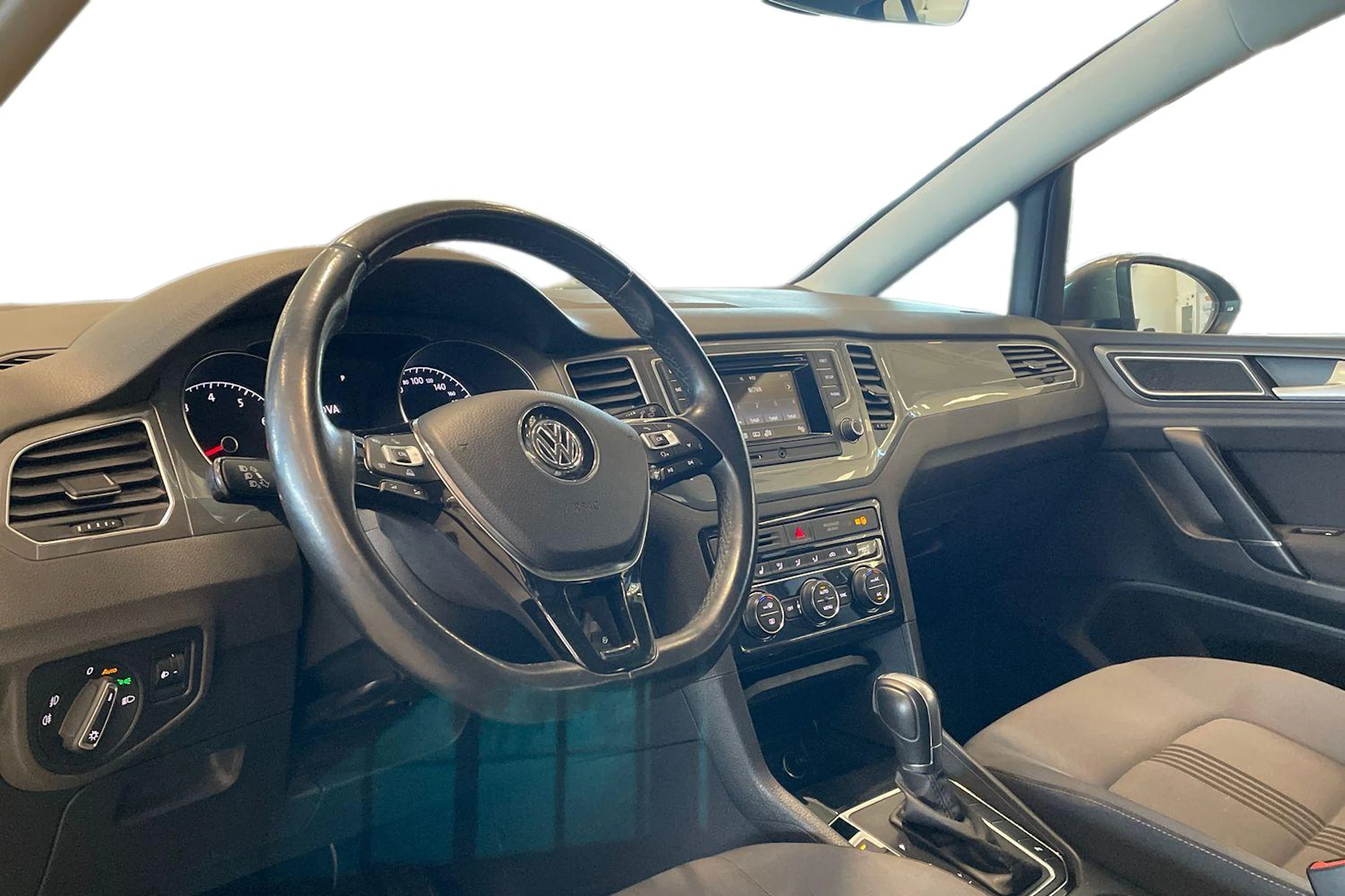 harmaa Volkswagen Golf Sportsvan 2017 kuva 8.