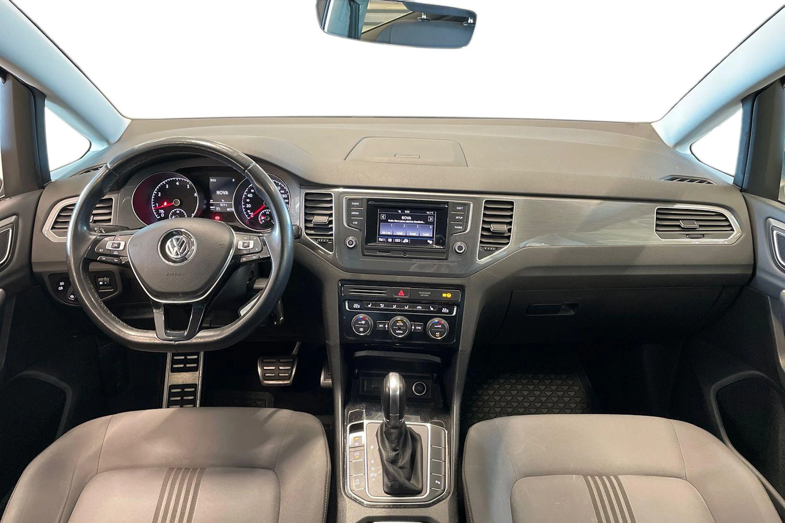 harmaa Volkswagen Golf Sportsvan 2017 kuva 9.