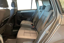 harmaa Volkswagen Golf Sportsvan 2017 kuva 11.