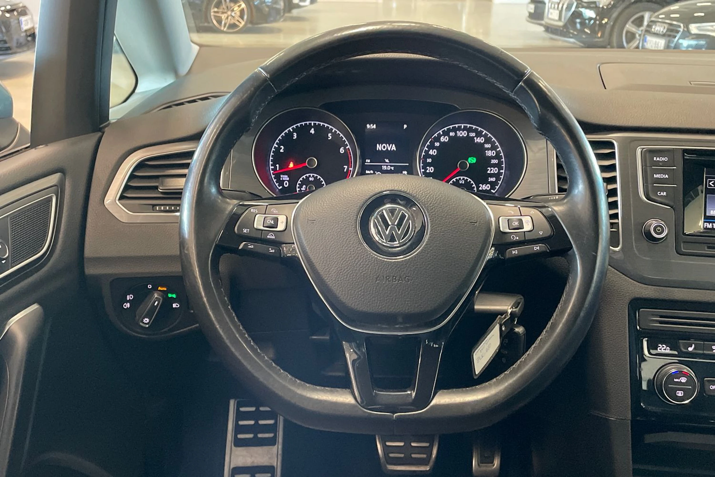 harmaa Volkswagen Golf Sportsvan 2017 kuva 16.