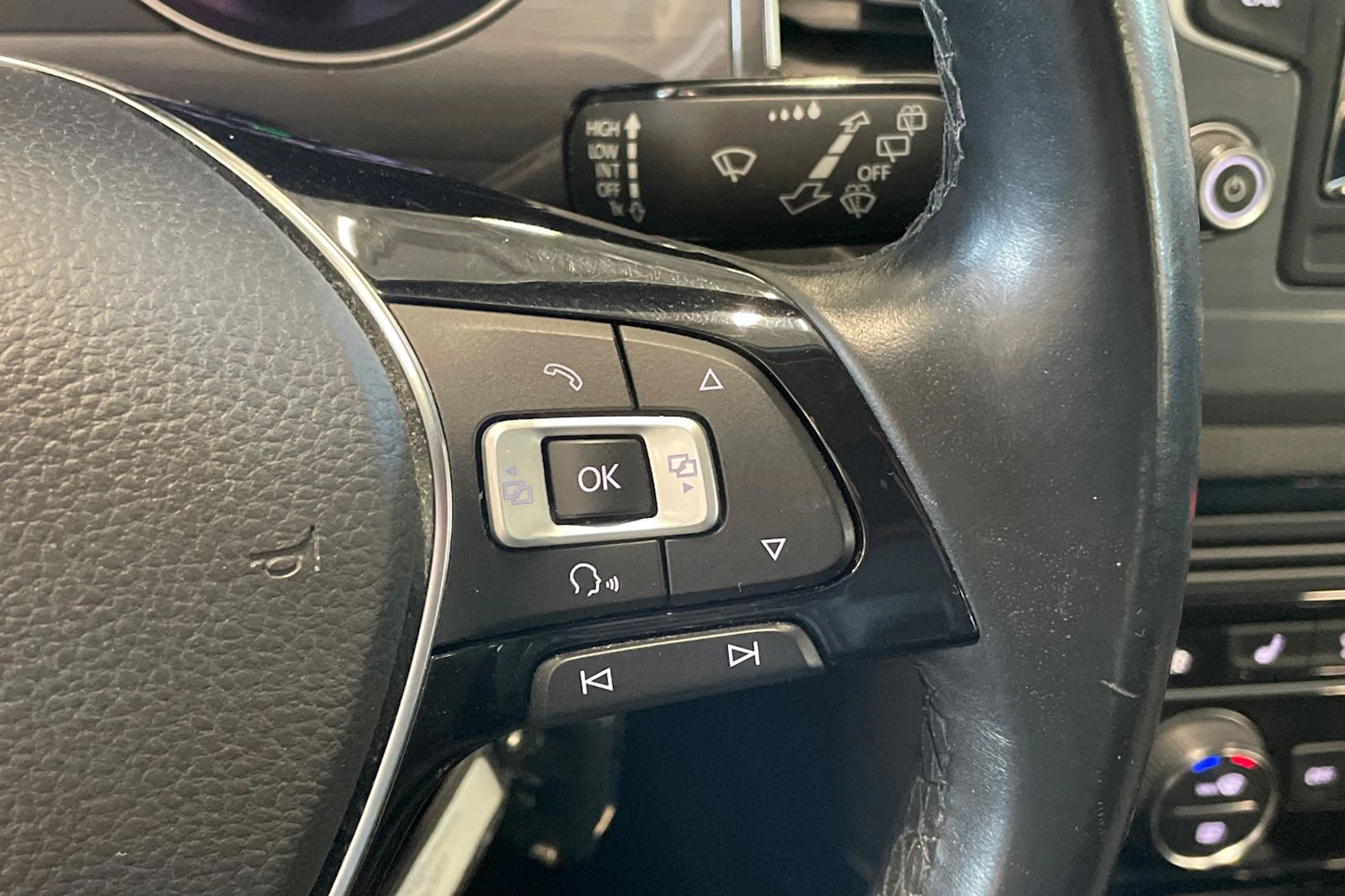 harmaa Volkswagen Golf Sportsvan 2017 kuva 17.