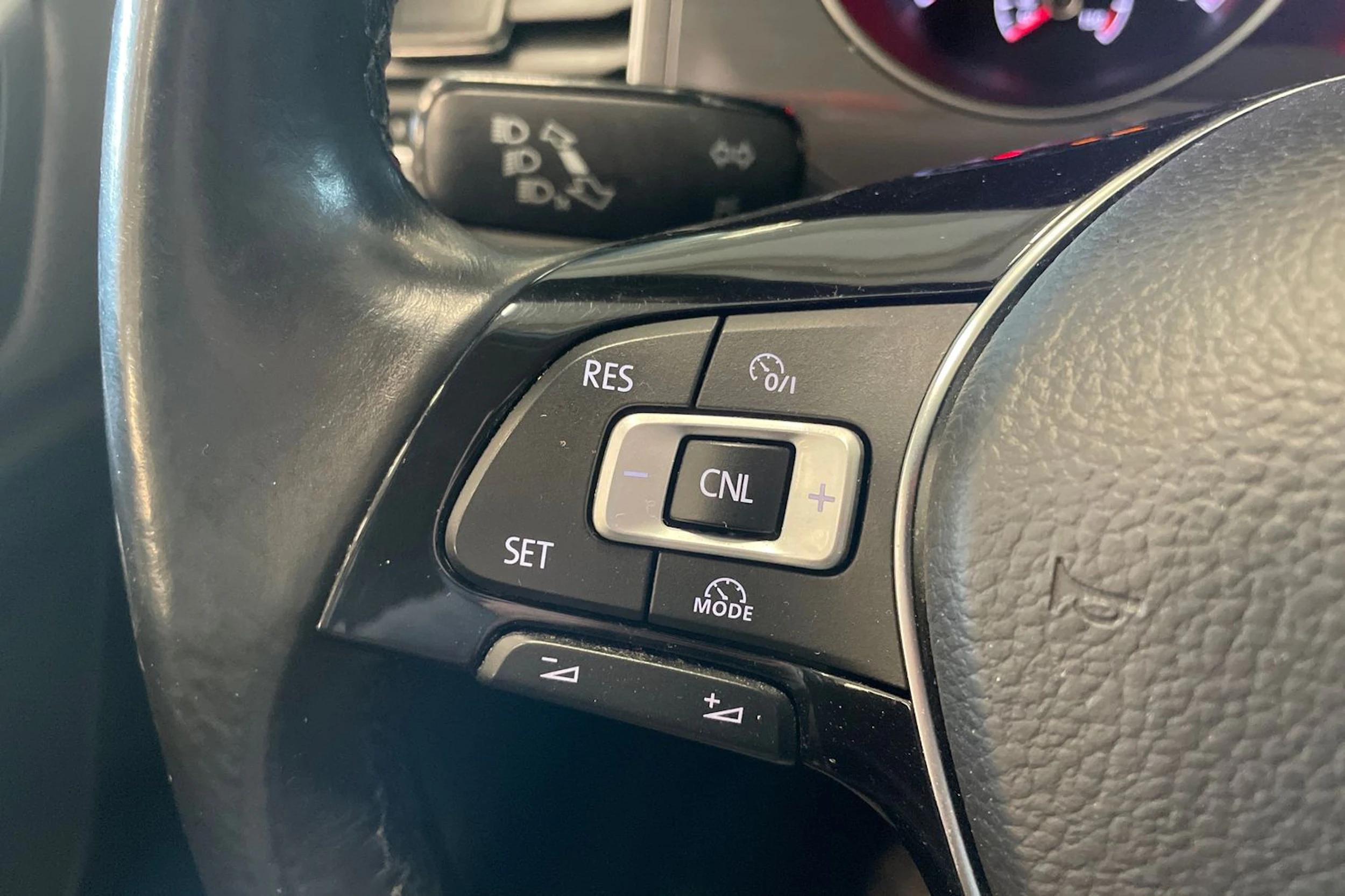 harmaa Volkswagen Golf Sportsvan 2017 kuva 18.