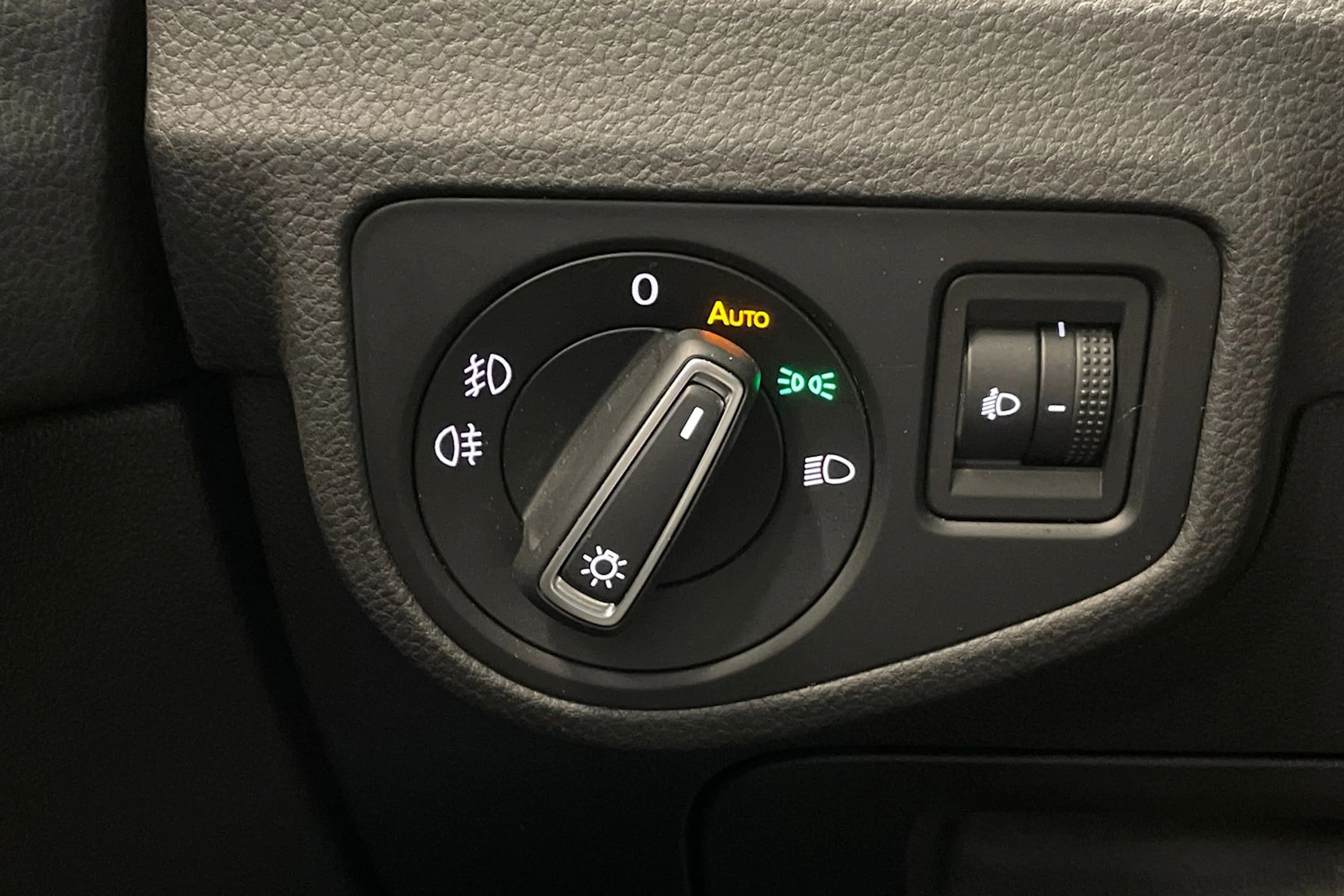 harmaa Volkswagen Golf Sportsvan 2017 kuva 19.