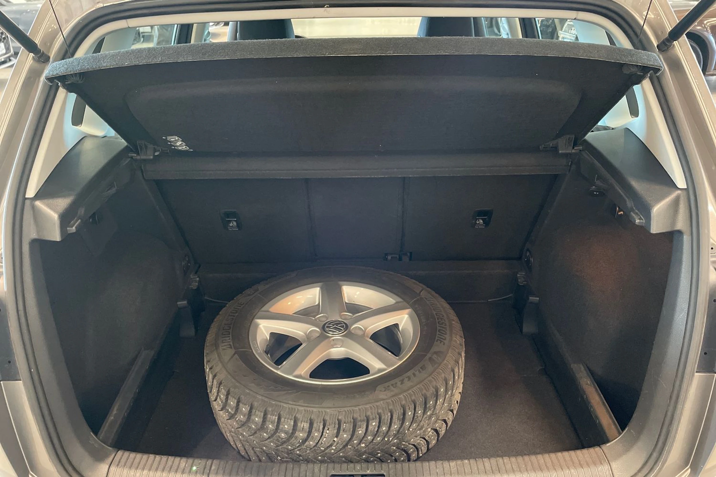 harmaa Volkswagen Golf Sportsvan 2017 kuva 27.