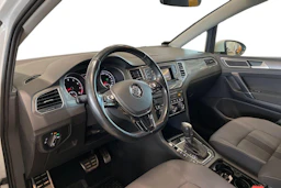 valkoinen Volkswagen Golf Sportsvan 2017 kuva 8.