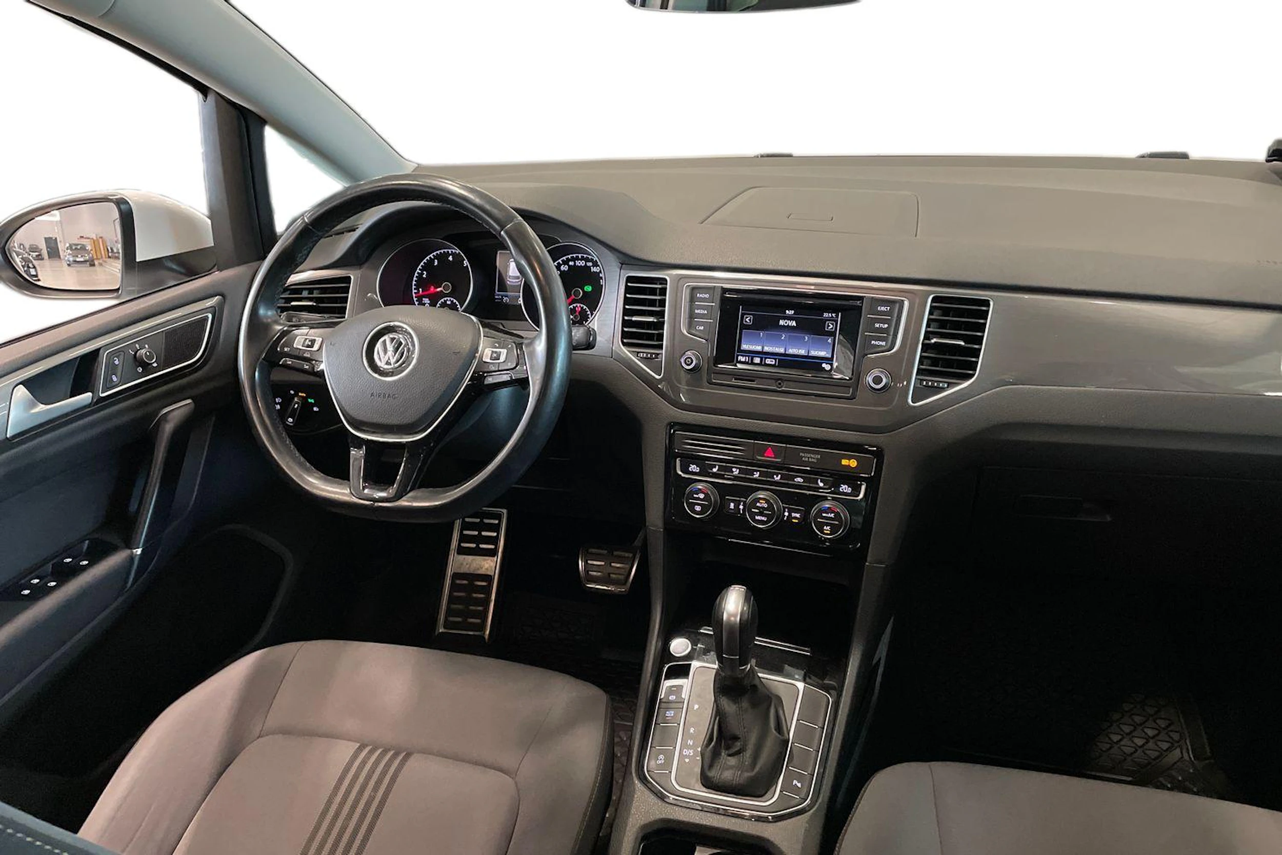 valkoinen Volkswagen Golf Sportsvan 2017 kuva 9.