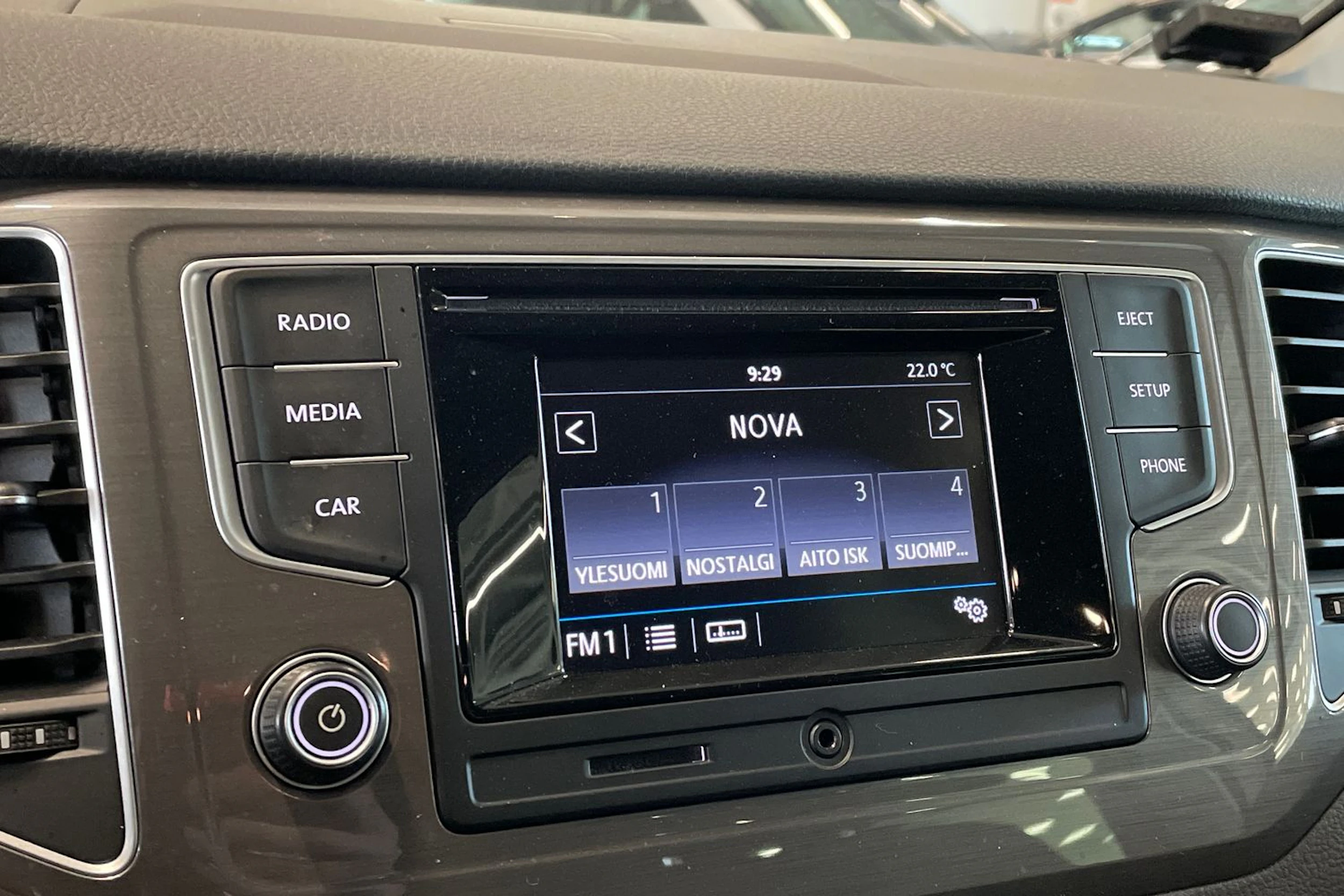 valkoinen Volkswagen Golf Sportsvan 2017 kuva 22.