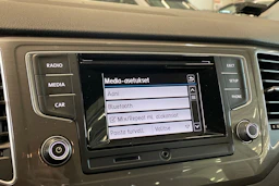 valkoinen Volkswagen Golf Sportsvan 2017 kuva 23.