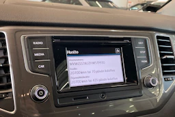 valkoinen Volkswagen Golf Sportsvan 2017 kuva 24.