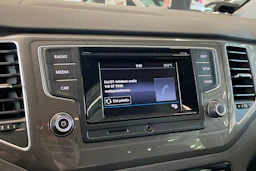 valkoinen Volkswagen Golf Sportsvan 2017 kuva 25.