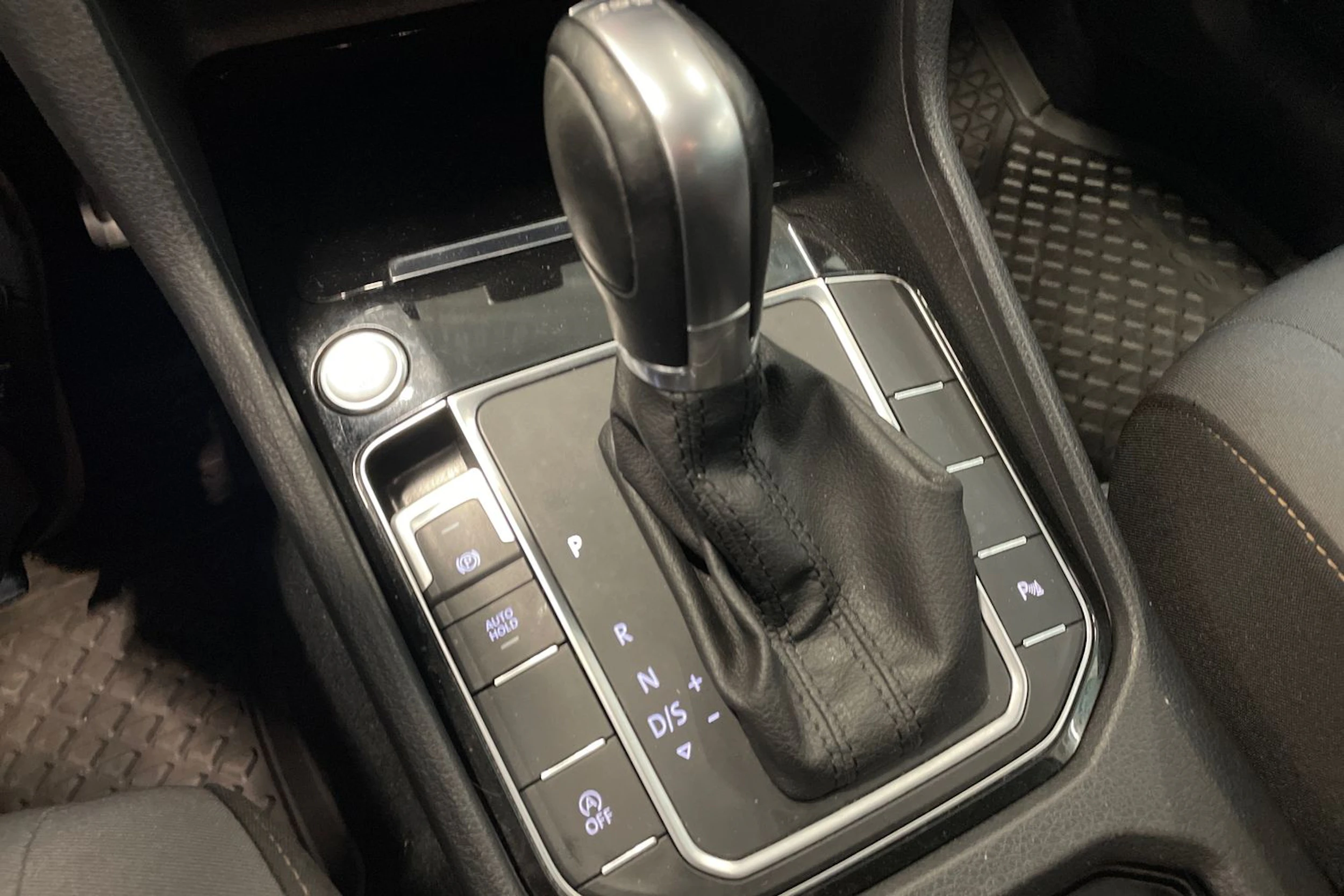 valkoinen Volkswagen Golf Sportsvan 2017 kuva 27.