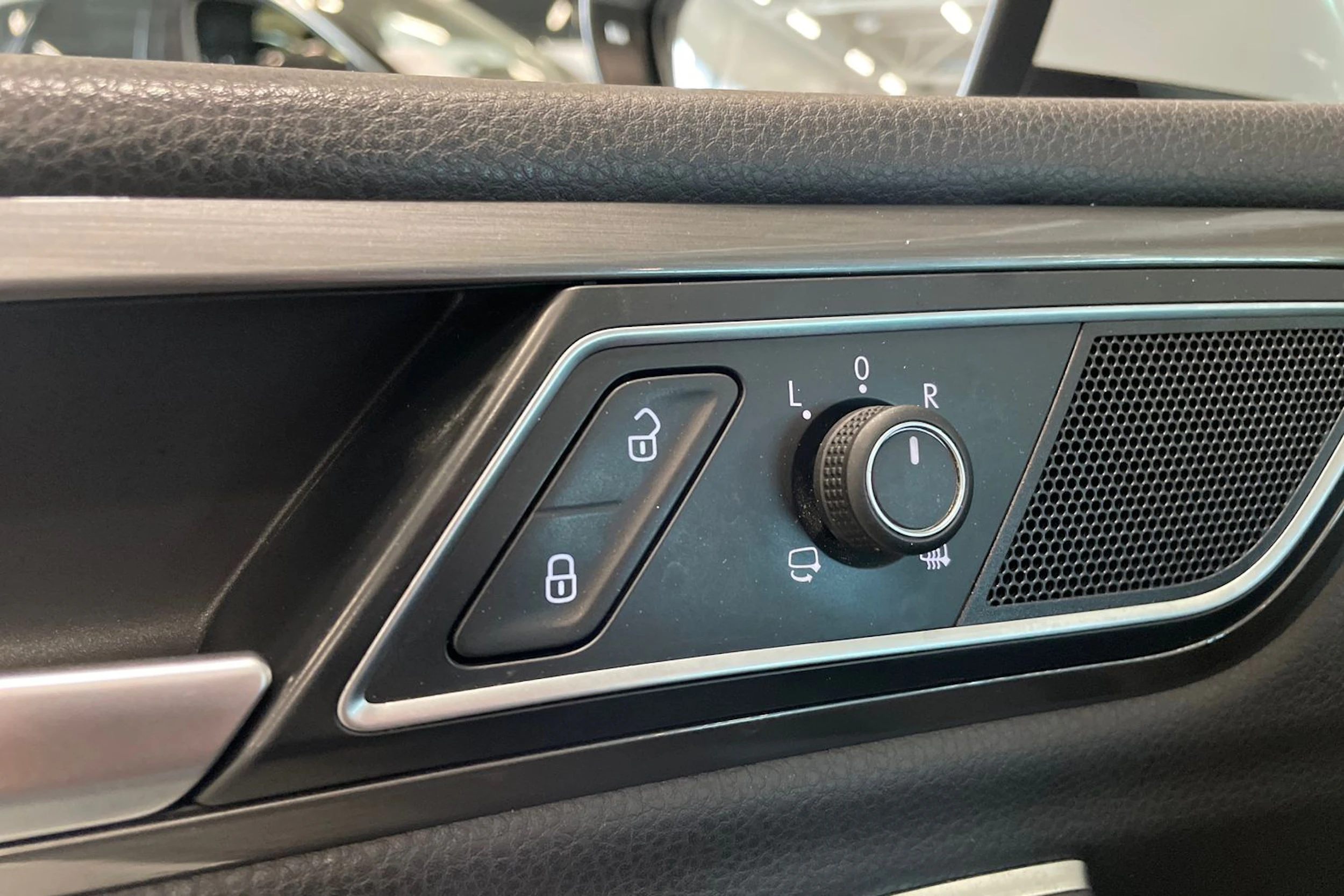 valkoinen Volkswagen Golf Sportsvan 2017 kuva 30.