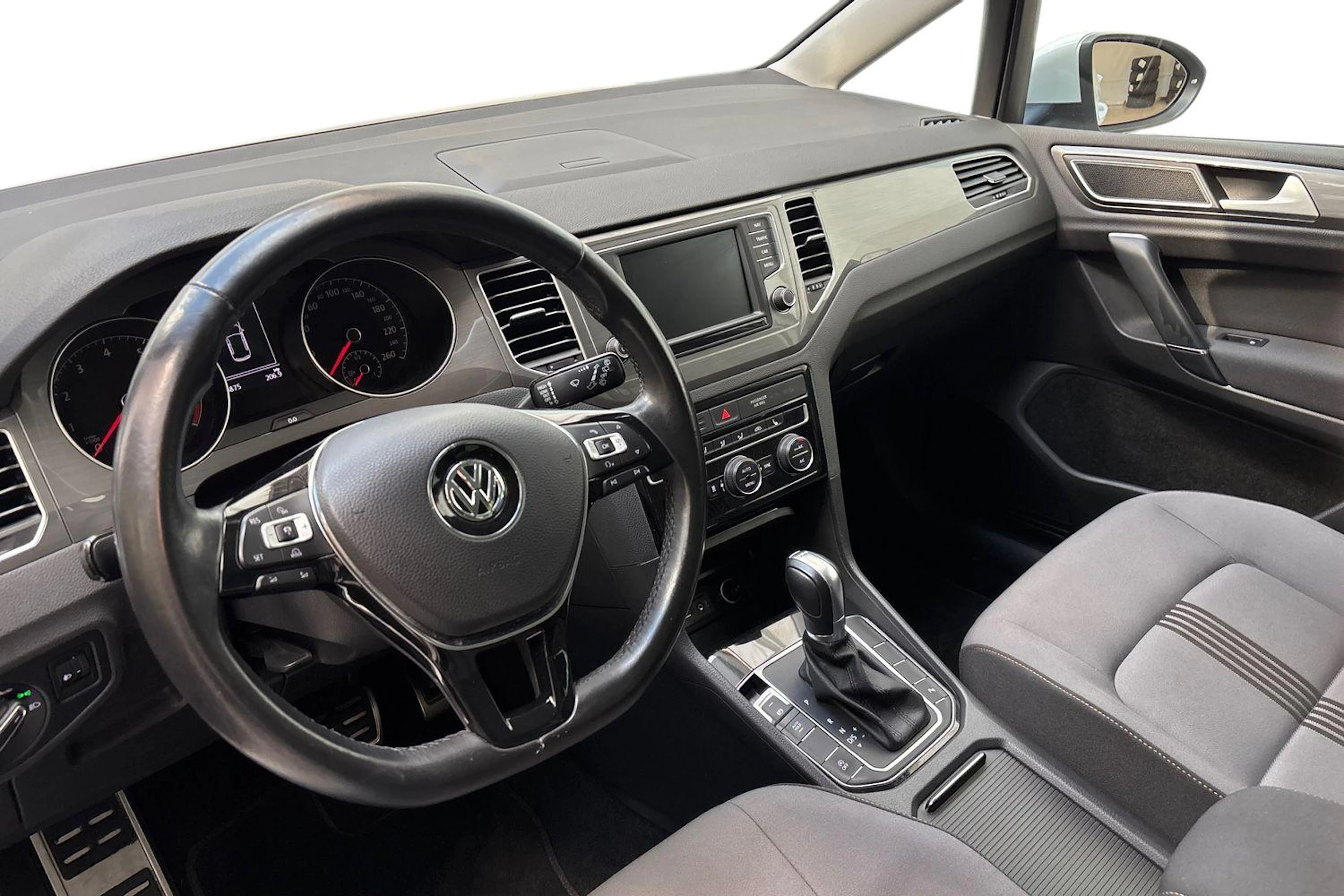 valkoinen Volkswagen Golf Sportsvan 2017 kuva 6.