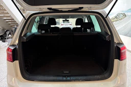 valkoinen Volkswagen Golf Sportsvan 2017 kuva 12.