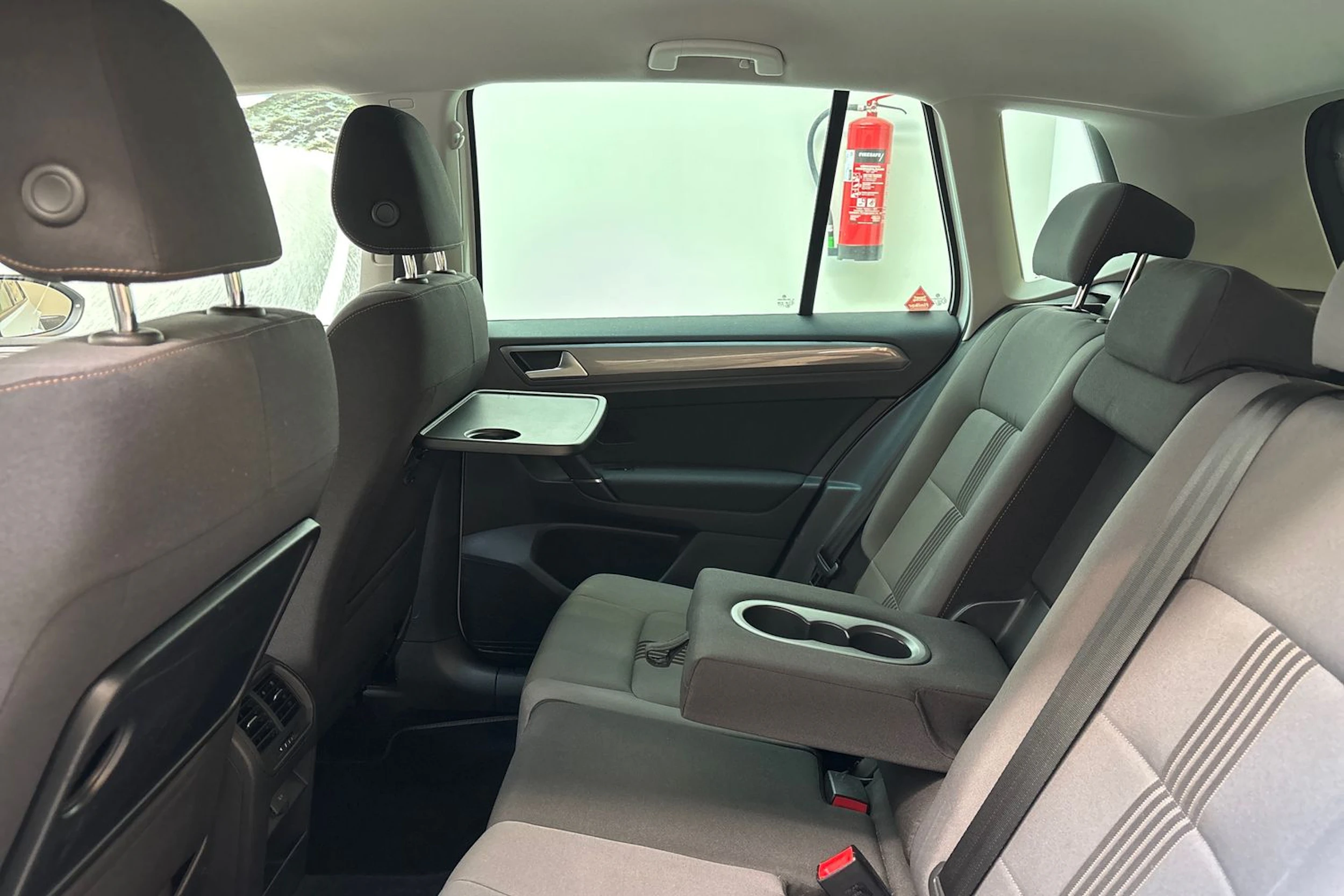 valkoinen Volkswagen Golf Sportsvan 2017 kuva 13.