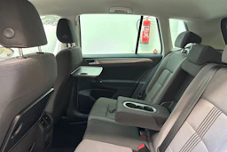 valkoinen Volkswagen Golf Sportsvan 2017 kuva 13.