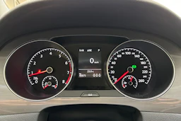 valkoinen Volkswagen Golf Sportsvan 2017 kuva 17.