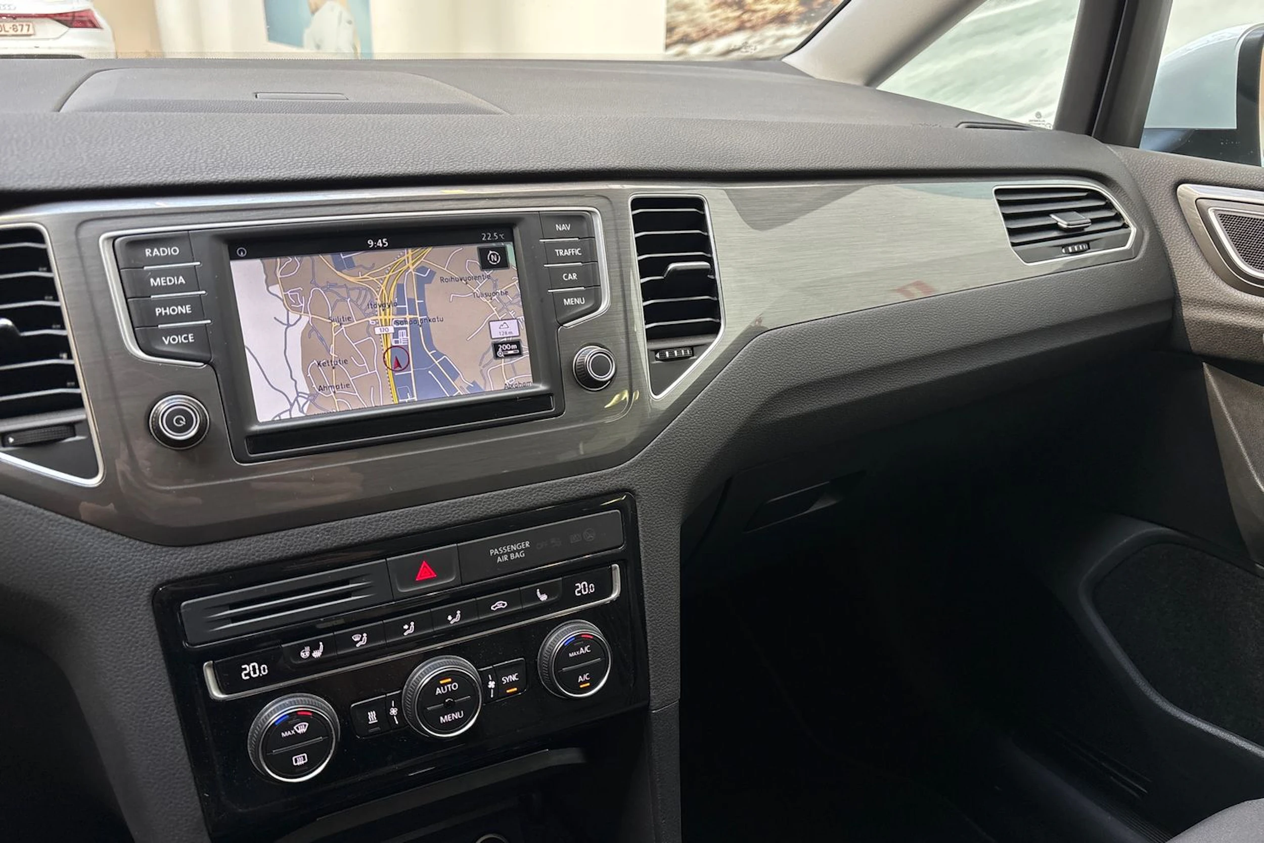valkoinen Volkswagen Golf Sportsvan 2017 kuva 19.