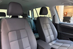 valkoinen Volkswagen Golf Sportsvan 2017 kuva 23.