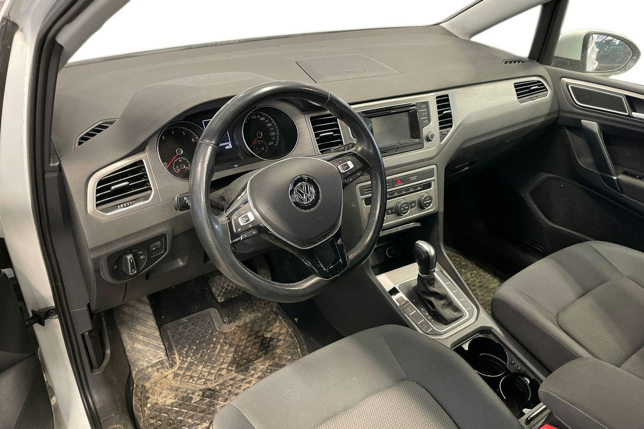 valkoinen Volkswagen Golf Sportsvan 2017 kuva 3.