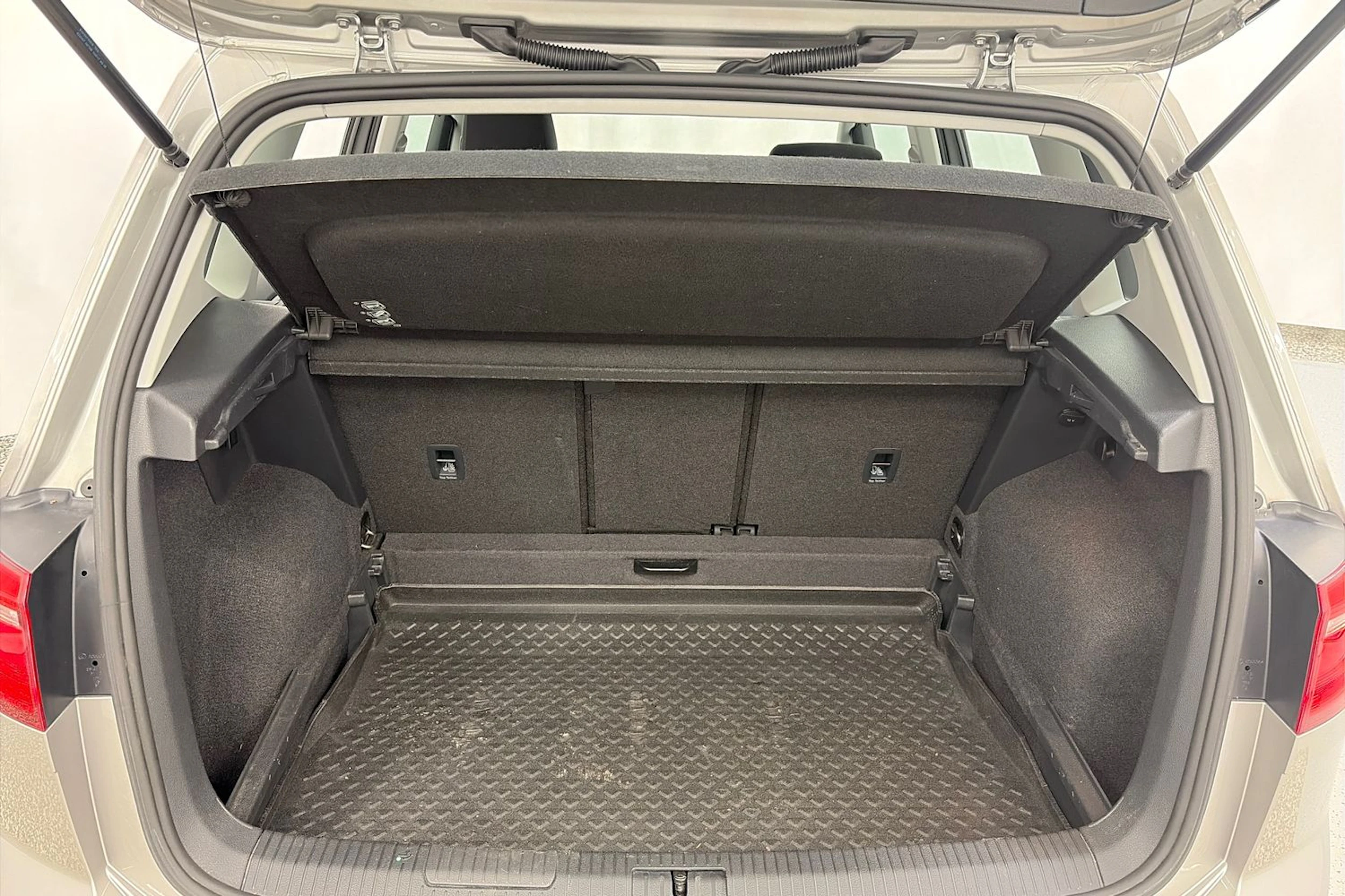 Harmaa Volkswagen GOLF SPORTSVAN 2017 kuva 15.