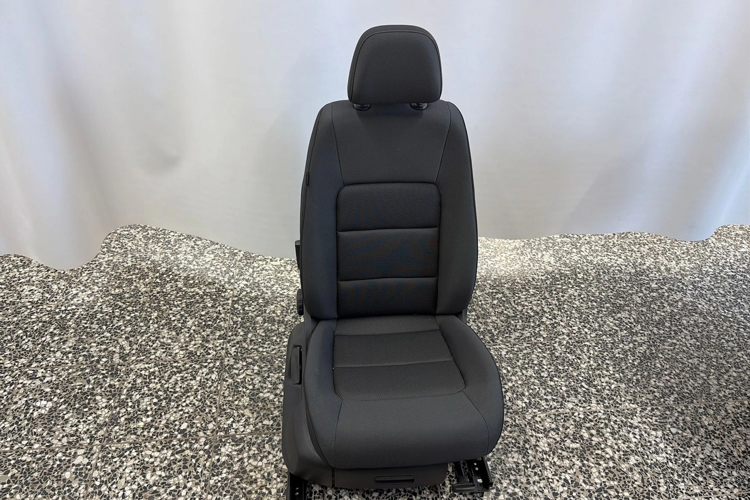 Harmaa Volkswagen GOLF SPORTSVAN 2017 kuva 19.