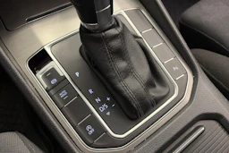 Harmaa Volkswagen GOLF SPORTSVAN 2017 kuva 29.