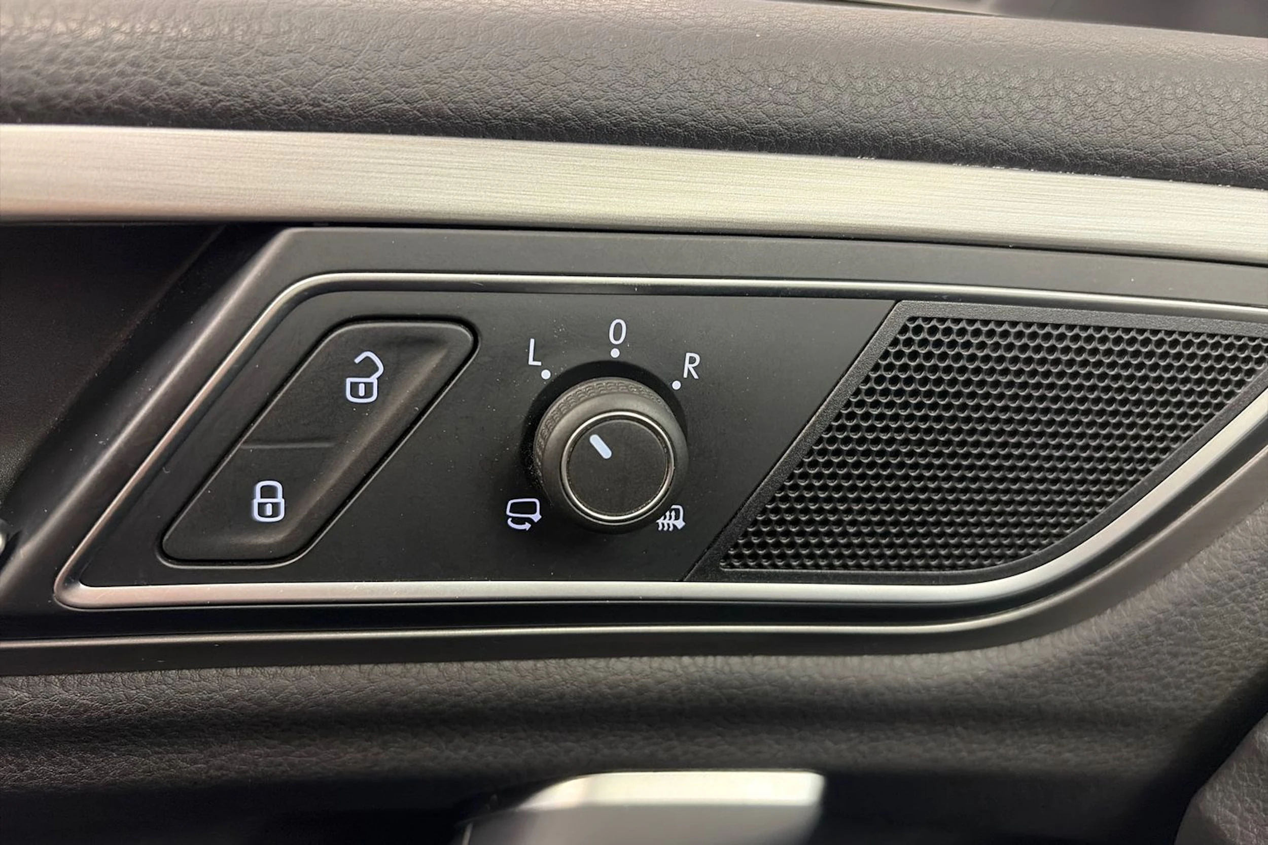 Harmaa Volkswagen GOLF SPORTSVAN 2017 kuva 31.