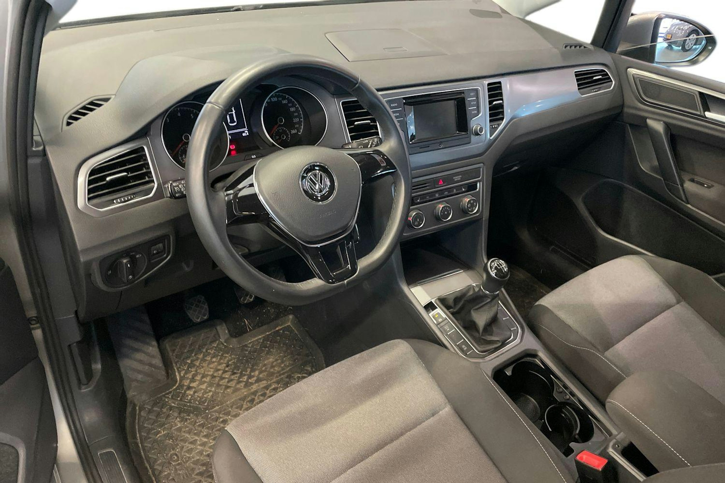 Harmaa Volkswagen GOLF SPORTSVAN 2017 kuva 3.