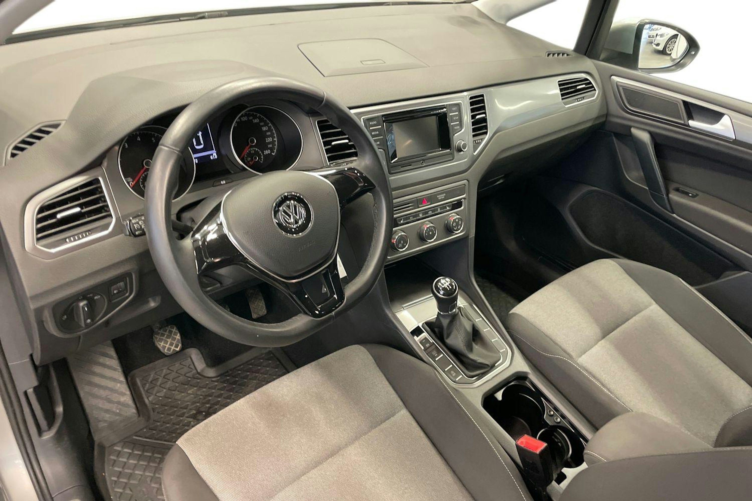 Harmaa Volkswagen GOLF SPORTSVAN 2017 kuva 7.