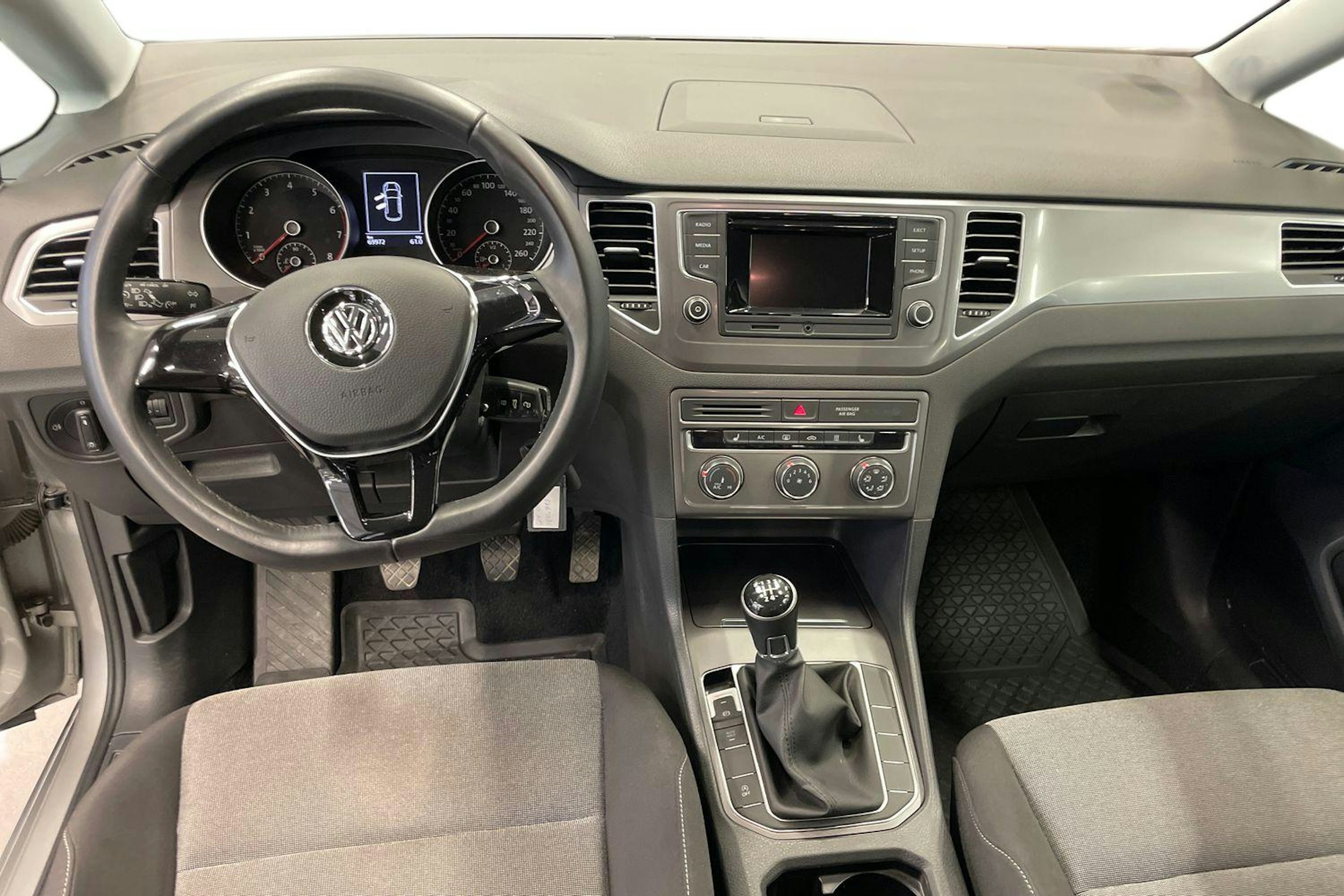 Harmaa Volkswagen GOLF SPORTSVAN 2017 kuva 9.