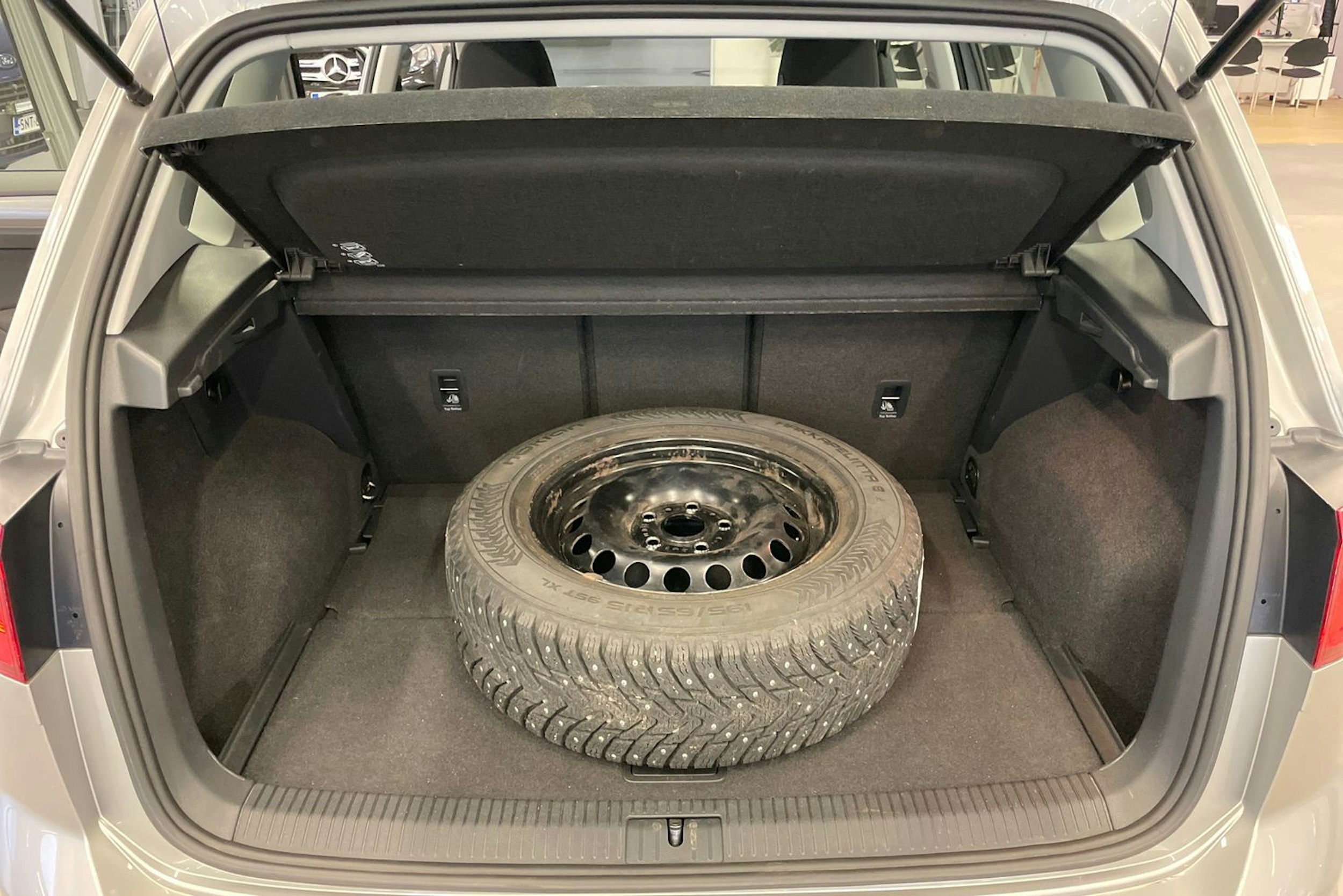 Harmaa Volkswagen GOLF SPORTSVAN 2017 kuva 14.