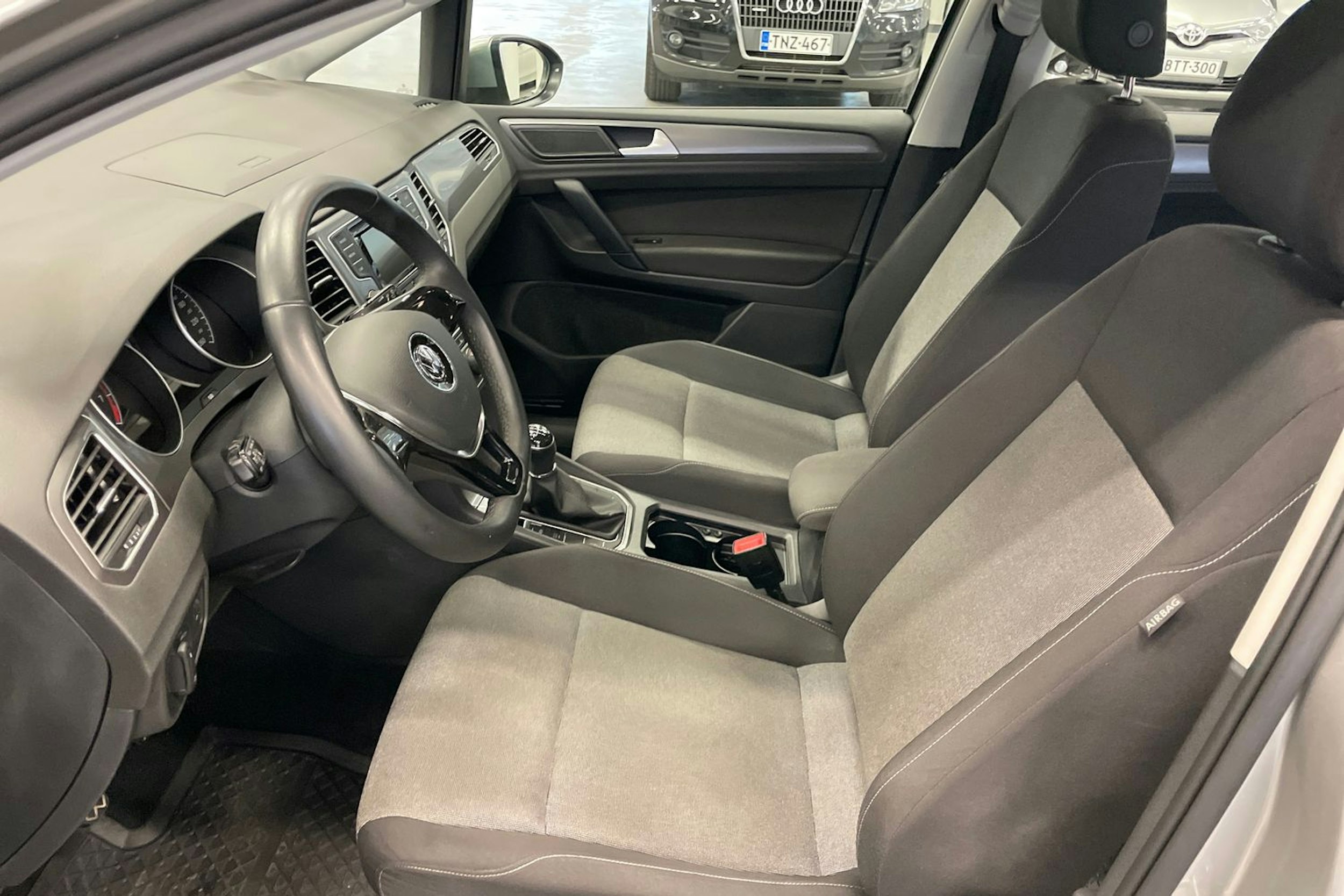 Harmaa Volkswagen GOLF SPORTSVAN 2017 kuva 15.