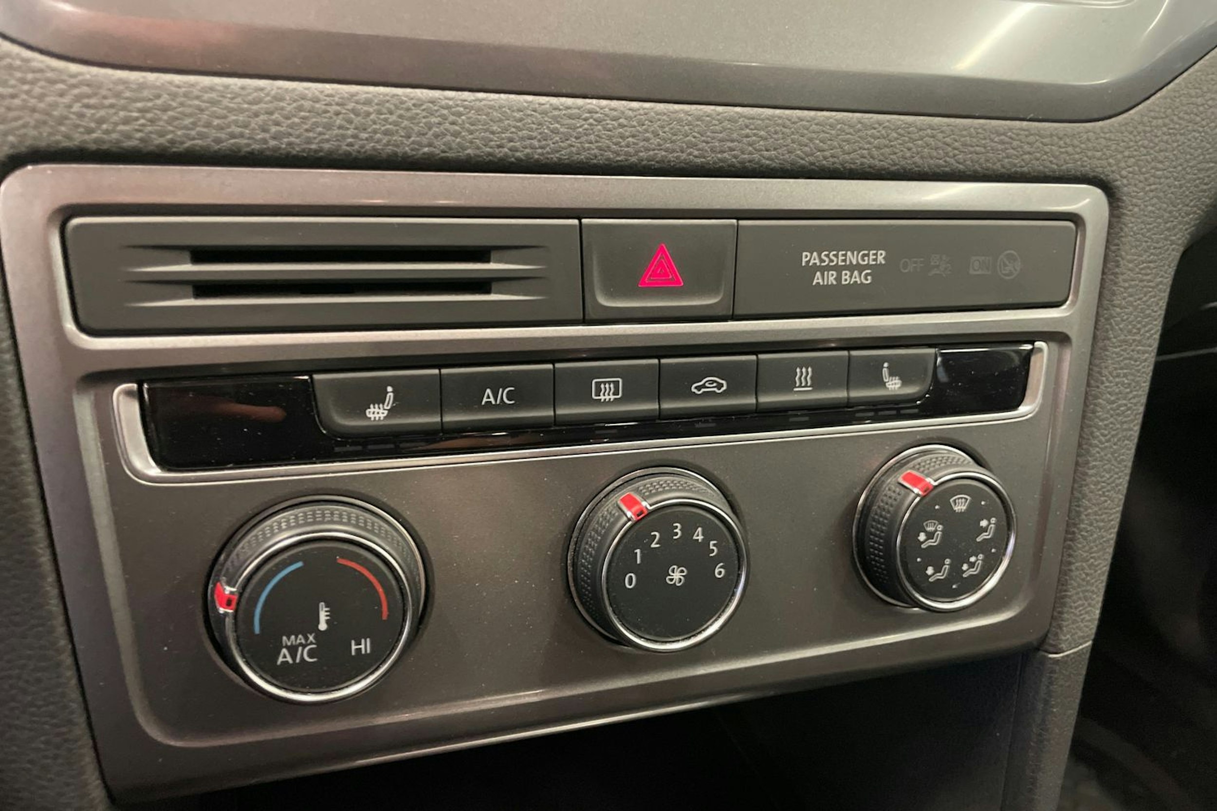 Harmaa Volkswagen GOLF SPORTSVAN 2017 kuva 17.