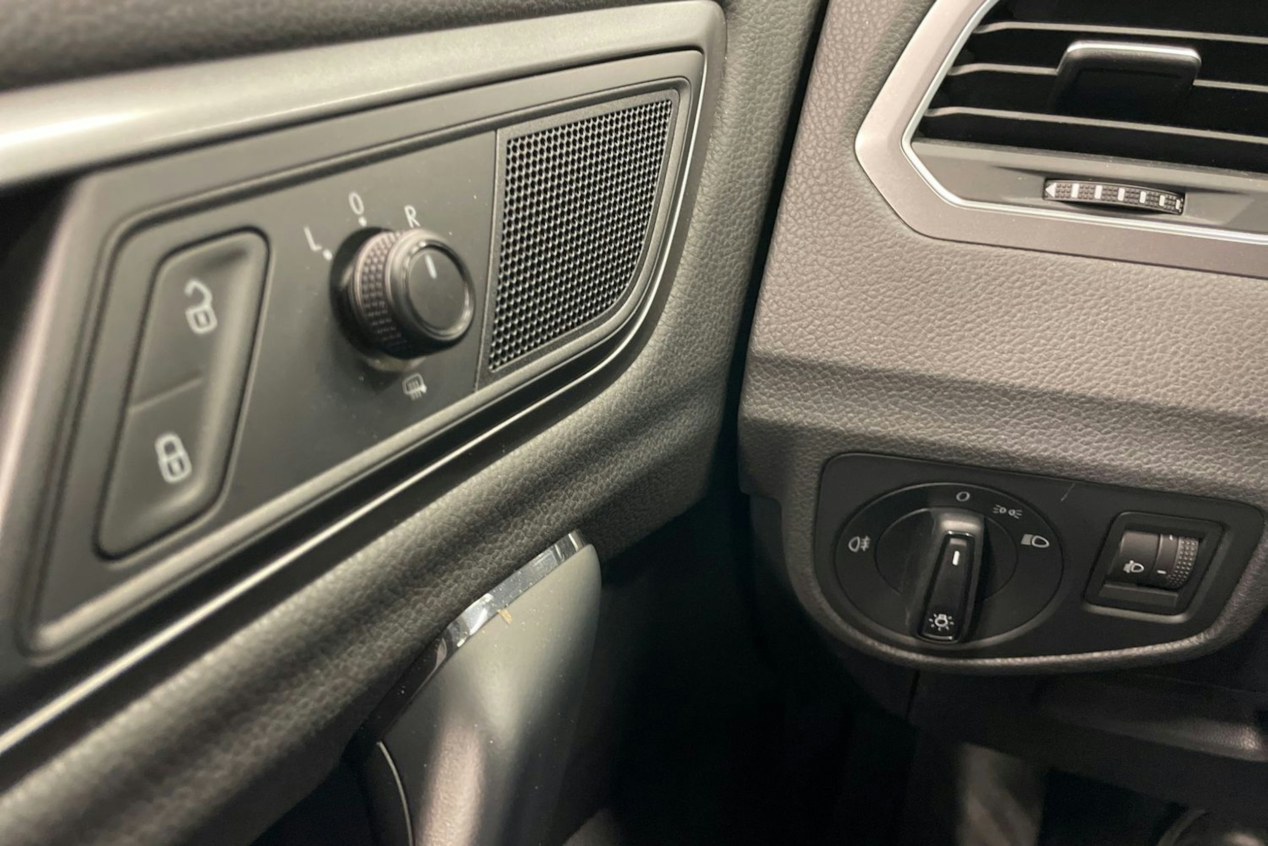 Harmaa Volkswagen GOLF SPORTSVAN 2017 kuva 21.