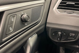 Harmaa Volkswagen GOLF SPORTSVAN 2017 kuva 21.