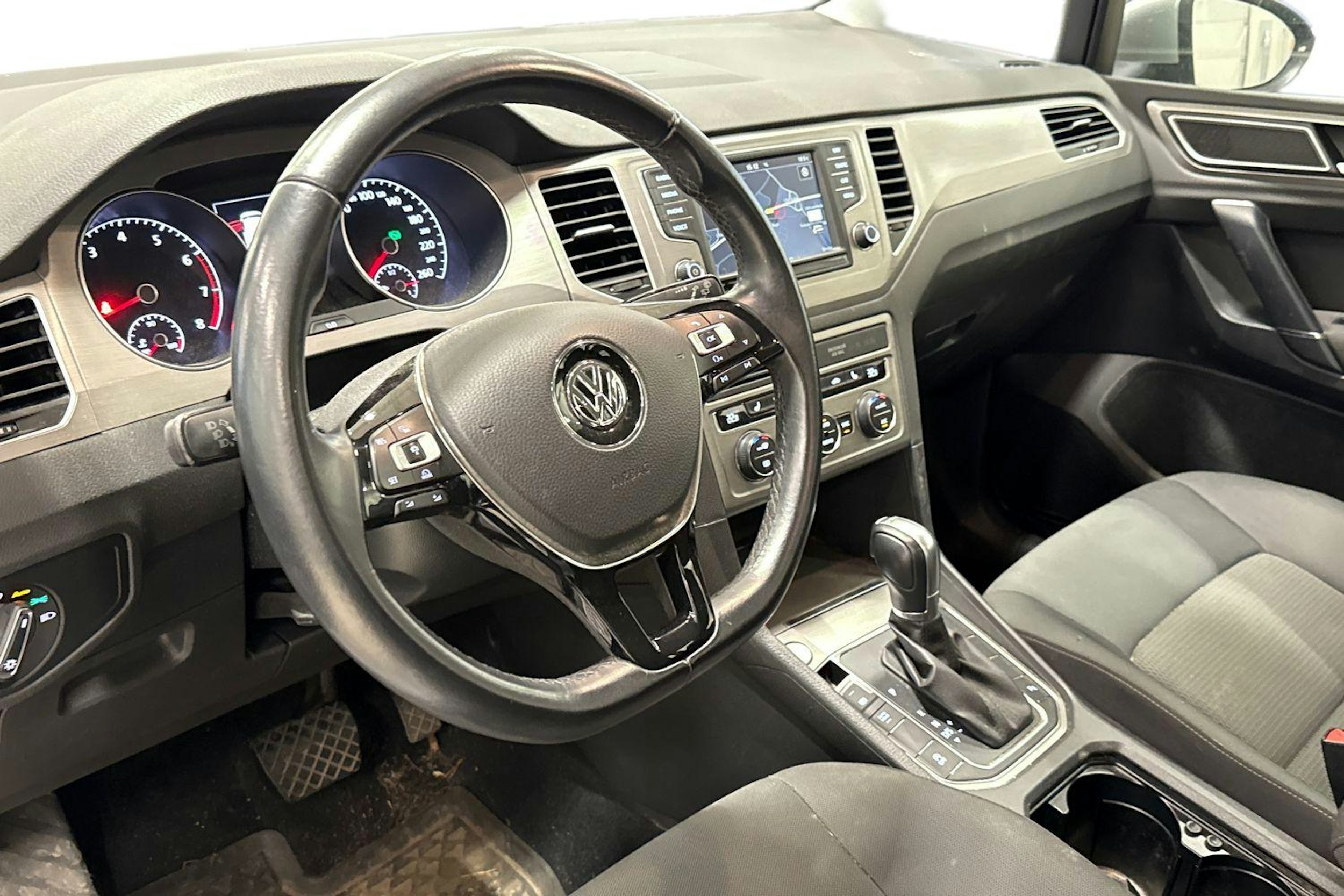 harmaa Volkswagen Golf Sportsvan 2017 kuva 3.