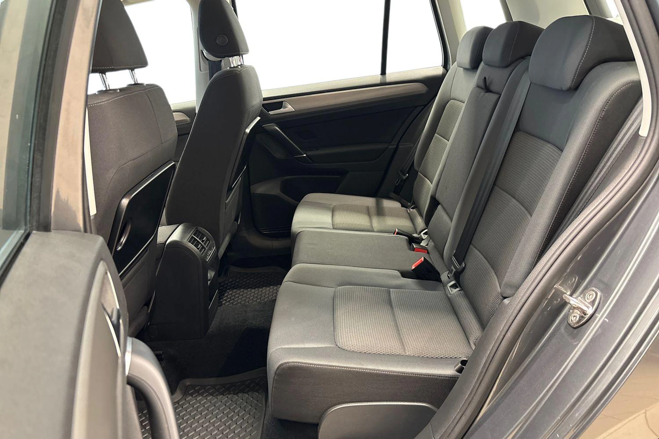harmaa Volkswagen Golf Sportsvan 2017 kuva 11.