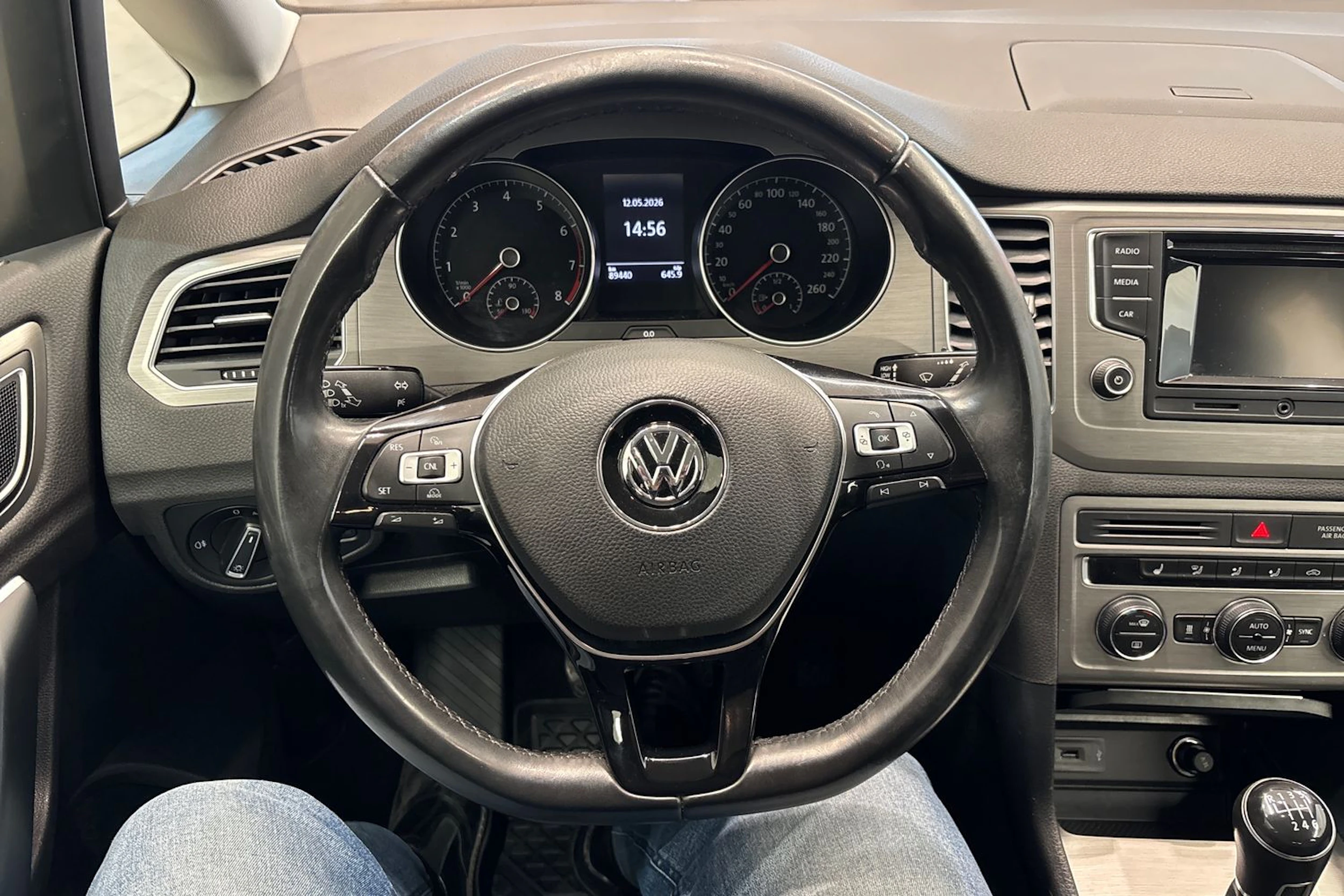 harmaa Volkswagen Golf Sportsvan 2017 kuva 15.