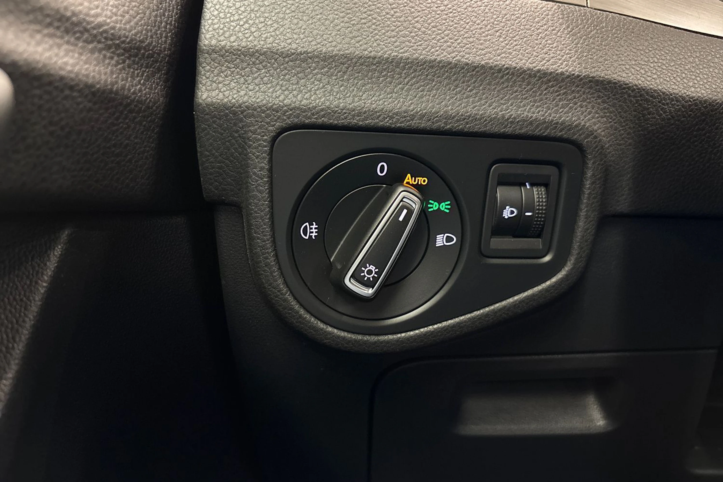 harmaa Volkswagen Golf Sportsvan 2017 kuva 19.