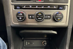 harmaa Volkswagen Golf Sportsvan 2017 kuva 21.