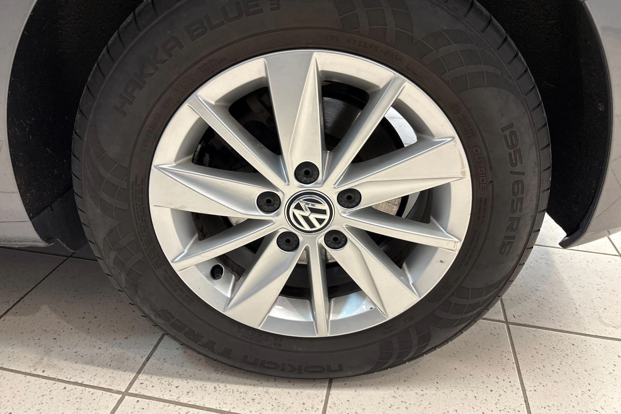 harmaa Volkswagen Golf Sportsvan 2017 kuva 28.