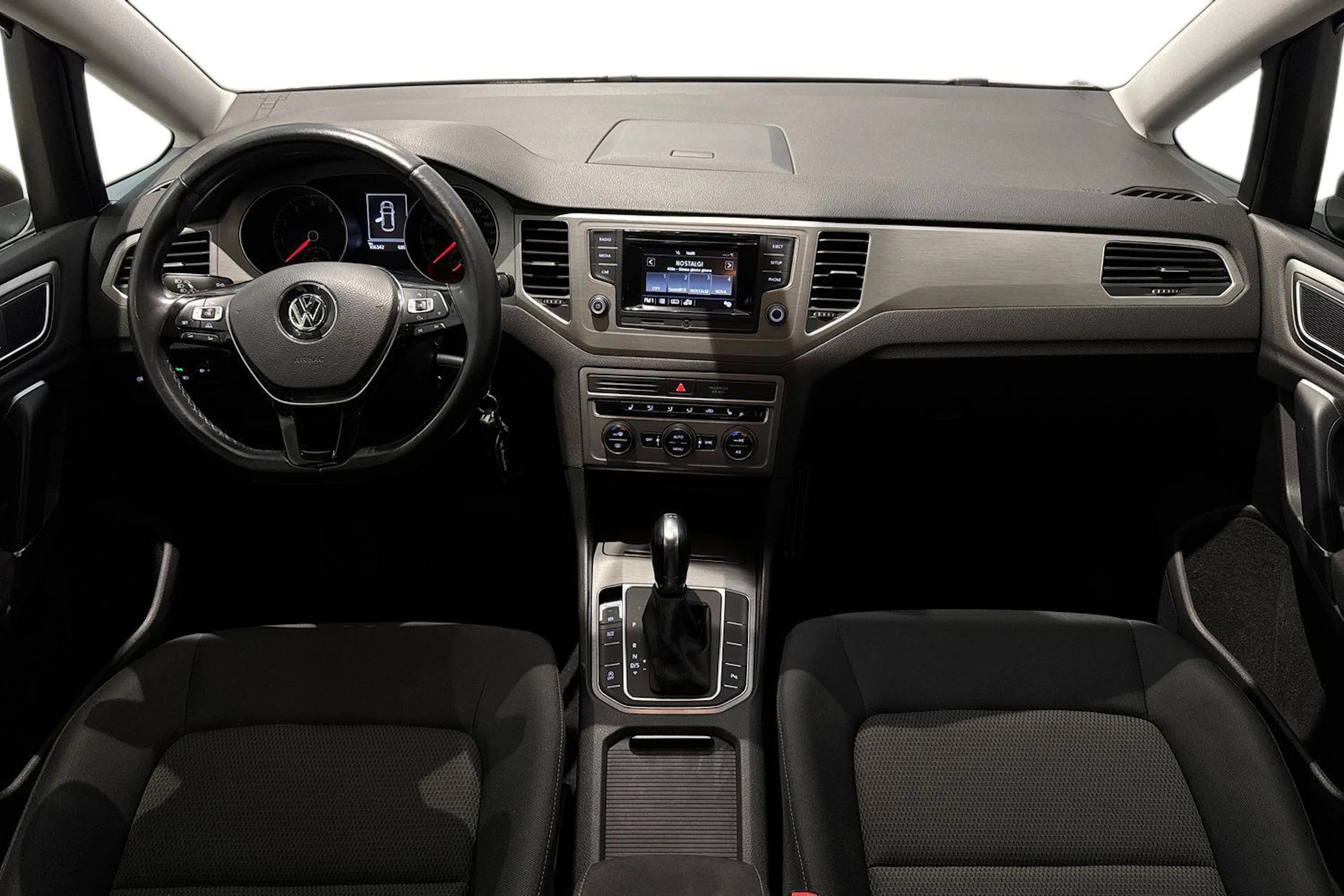 ruskea (beige) Volkswagen Golf Sportsvan 2018 kuva 9.