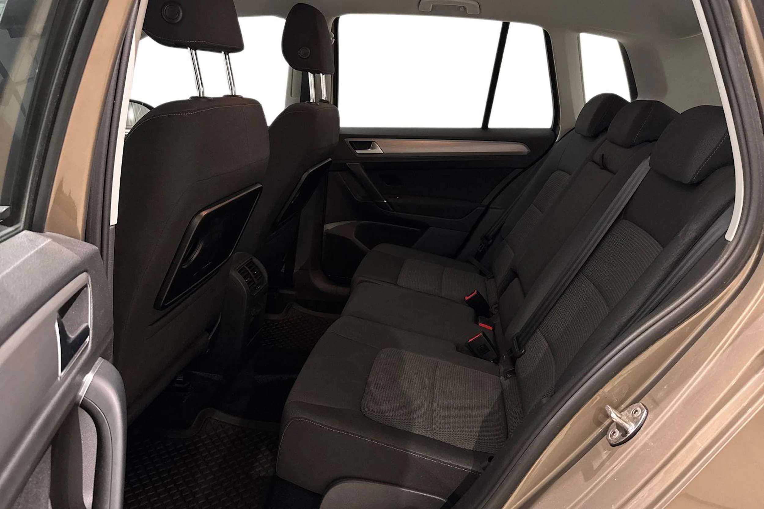 ruskea (beige) Volkswagen Golf Sportsvan 2018 kuva 11.