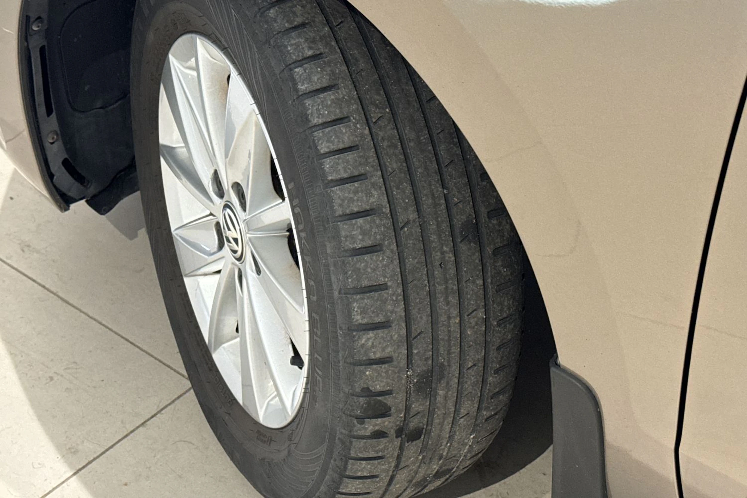 ruskea (beige) Volkswagen Golf Sportsvan 2018 kuva 13.