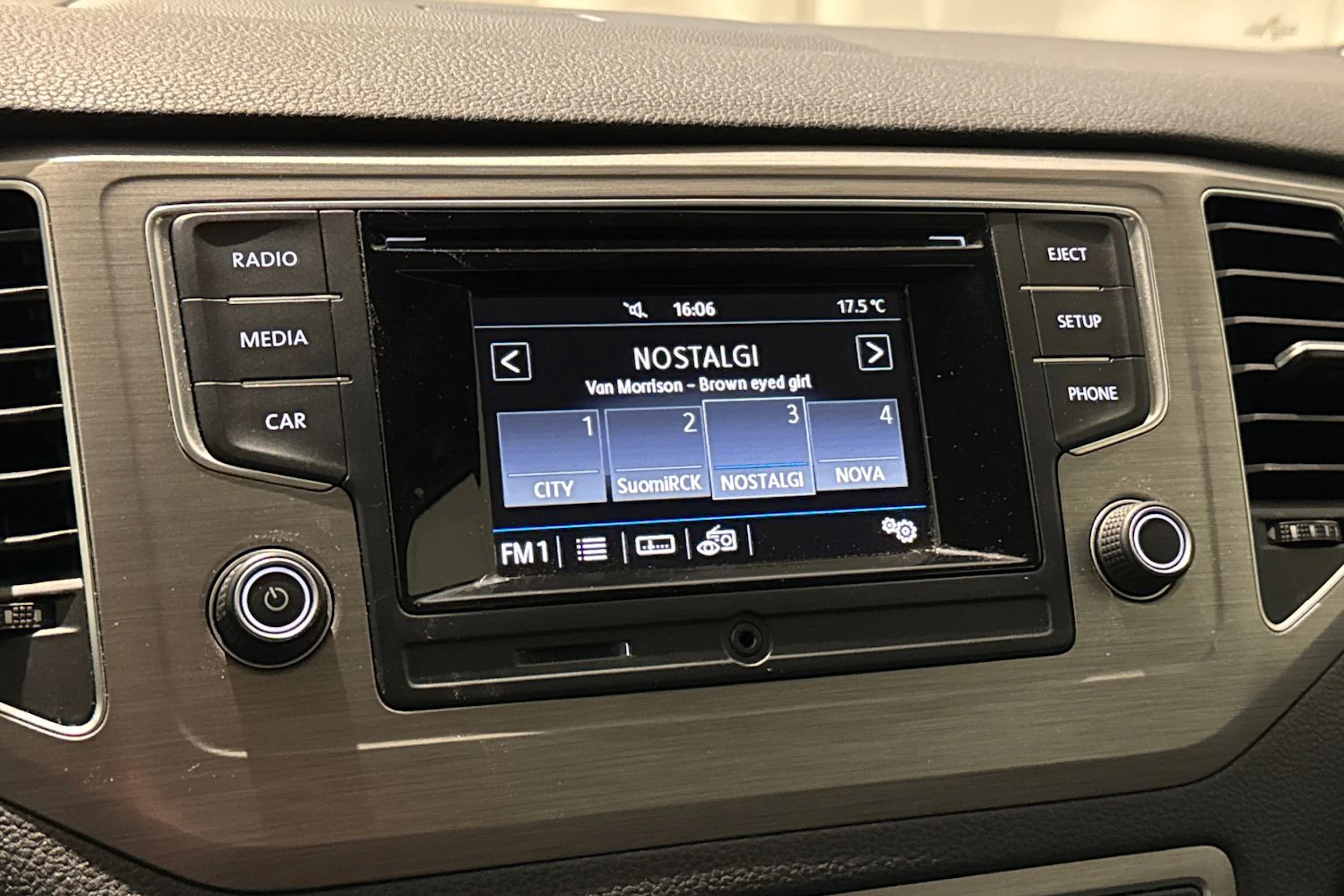 ruskea (beige) Volkswagen Golf Sportsvan 2018 kuva 21.