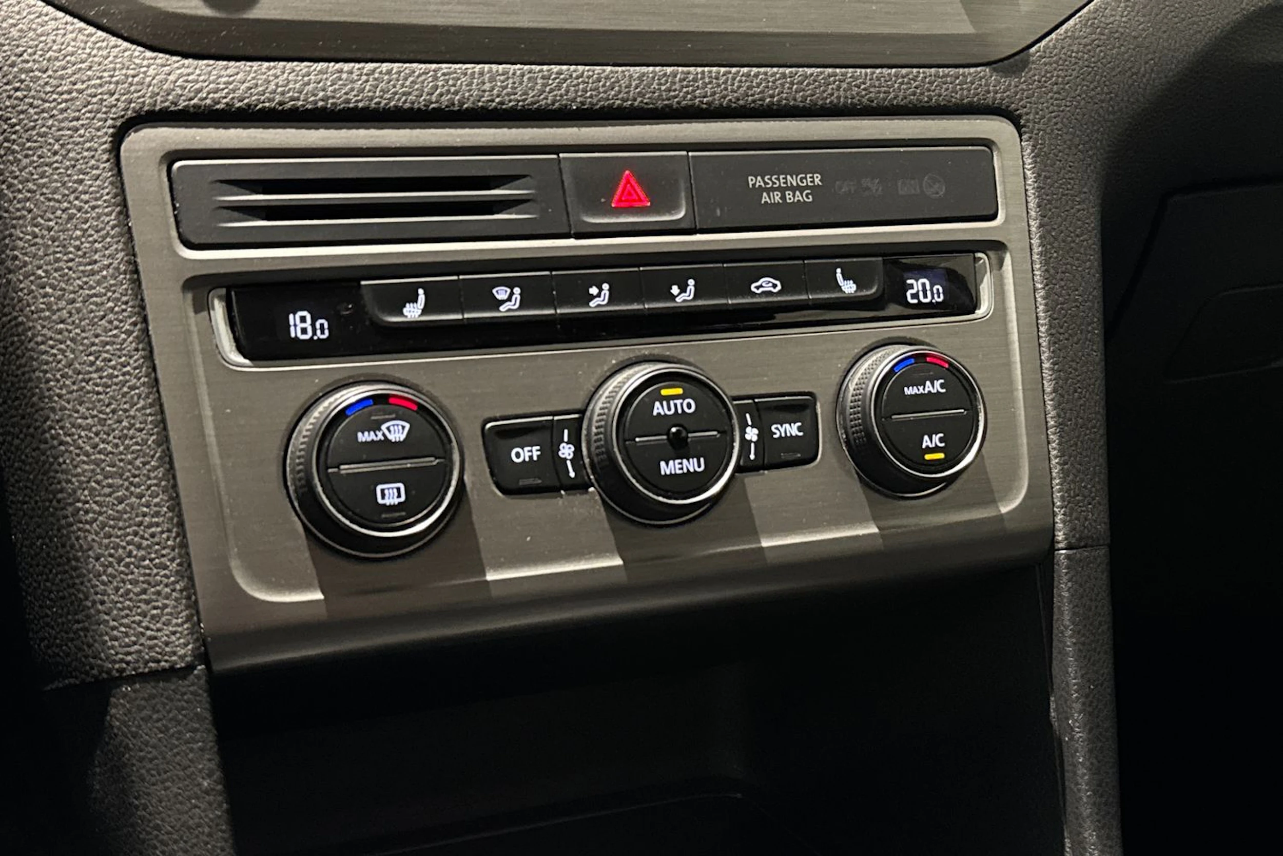 ruskea (beige) Volkswagen Golf Sportsvan 2018 kuva 24.