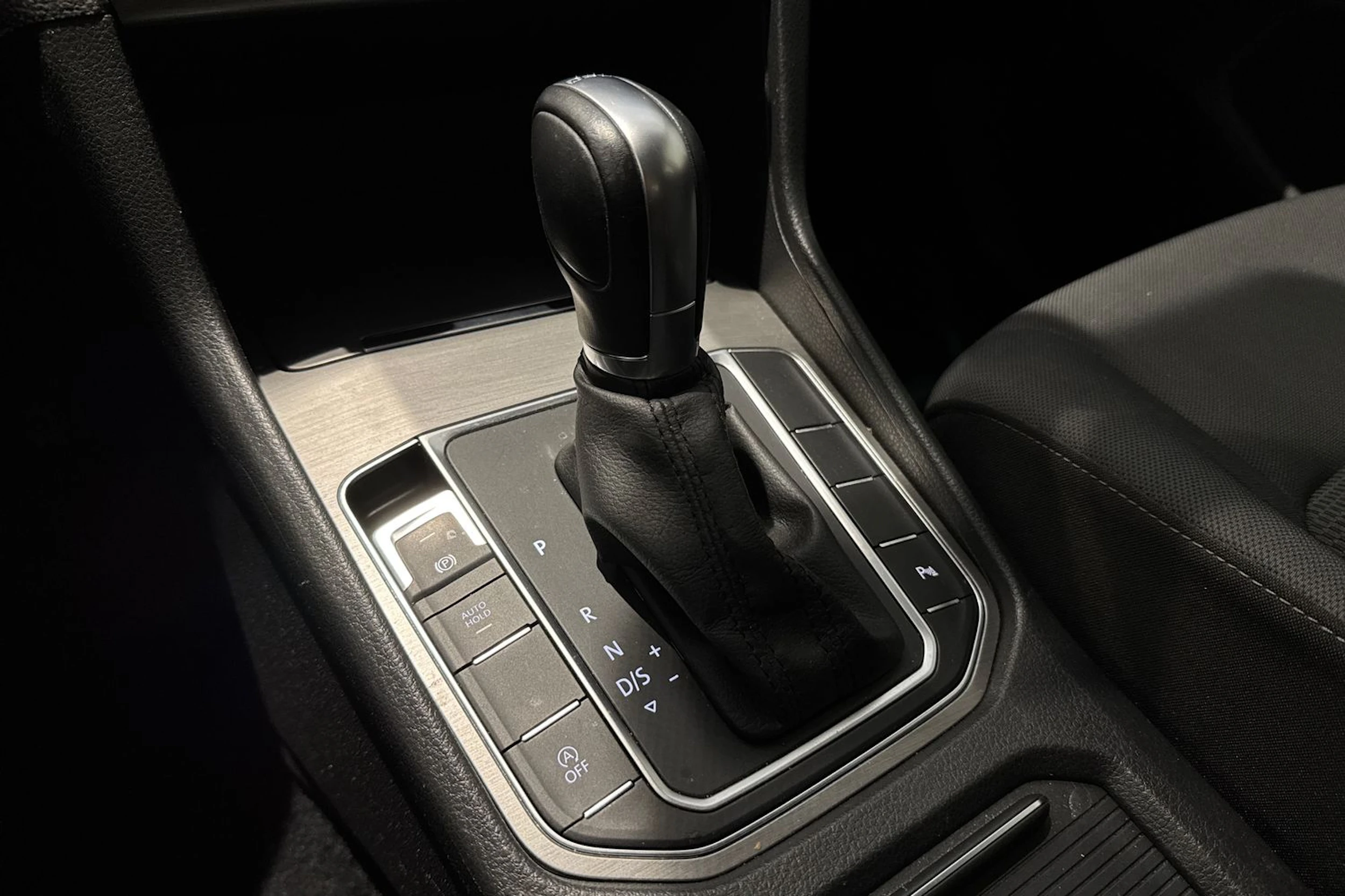 ruskea (beige) Volkswagen Golf Sportsvan 2018 kuva 25.