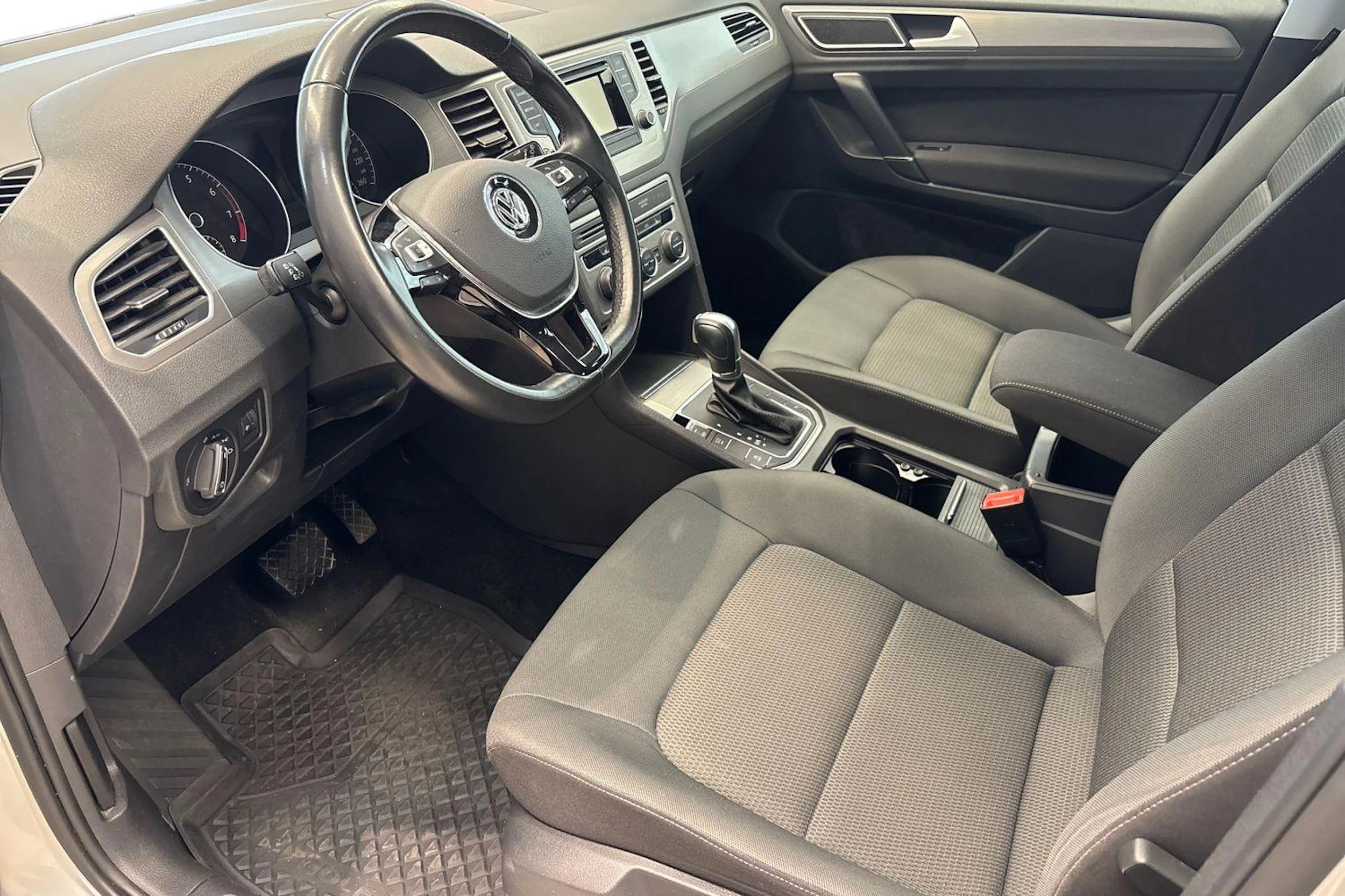 hopea Volkswagen Golf Sportsvan 2017 kuva 6.