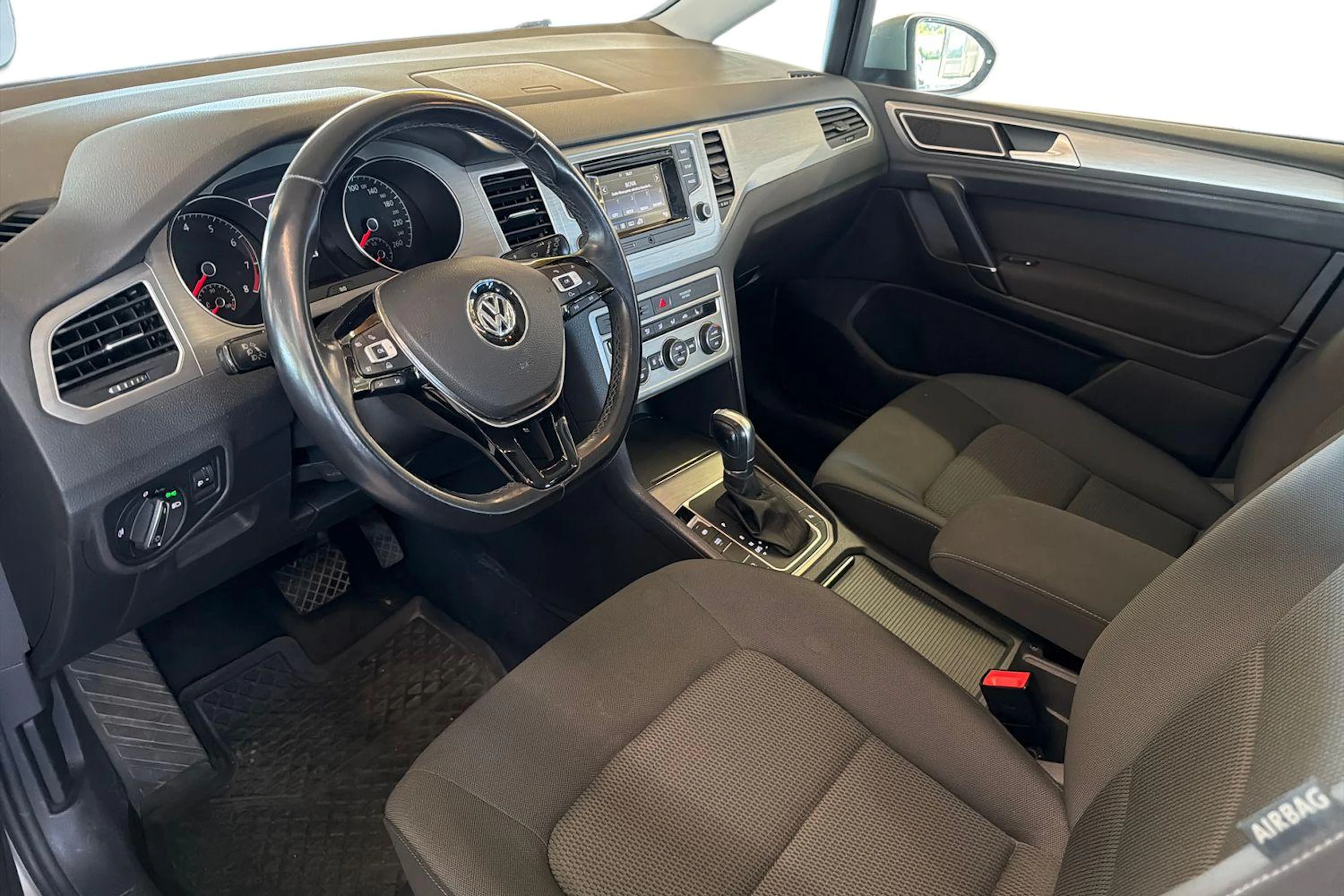 harmaa Volkswagen Golf Sportsvan 2017 kuva 3.